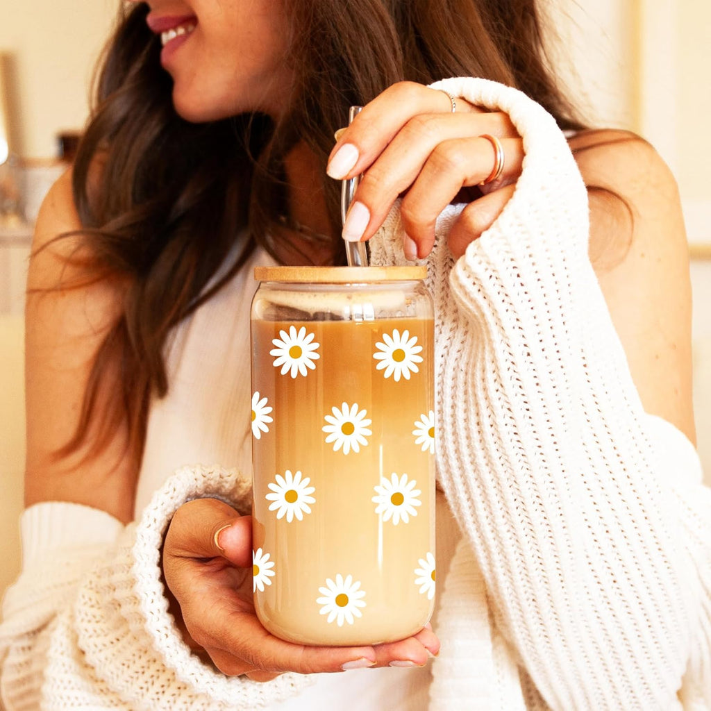 Cute Glass Cups with Lids and Straws, Daisy Design Iced Coffee Cup, Aesthetic Mug Tumbler