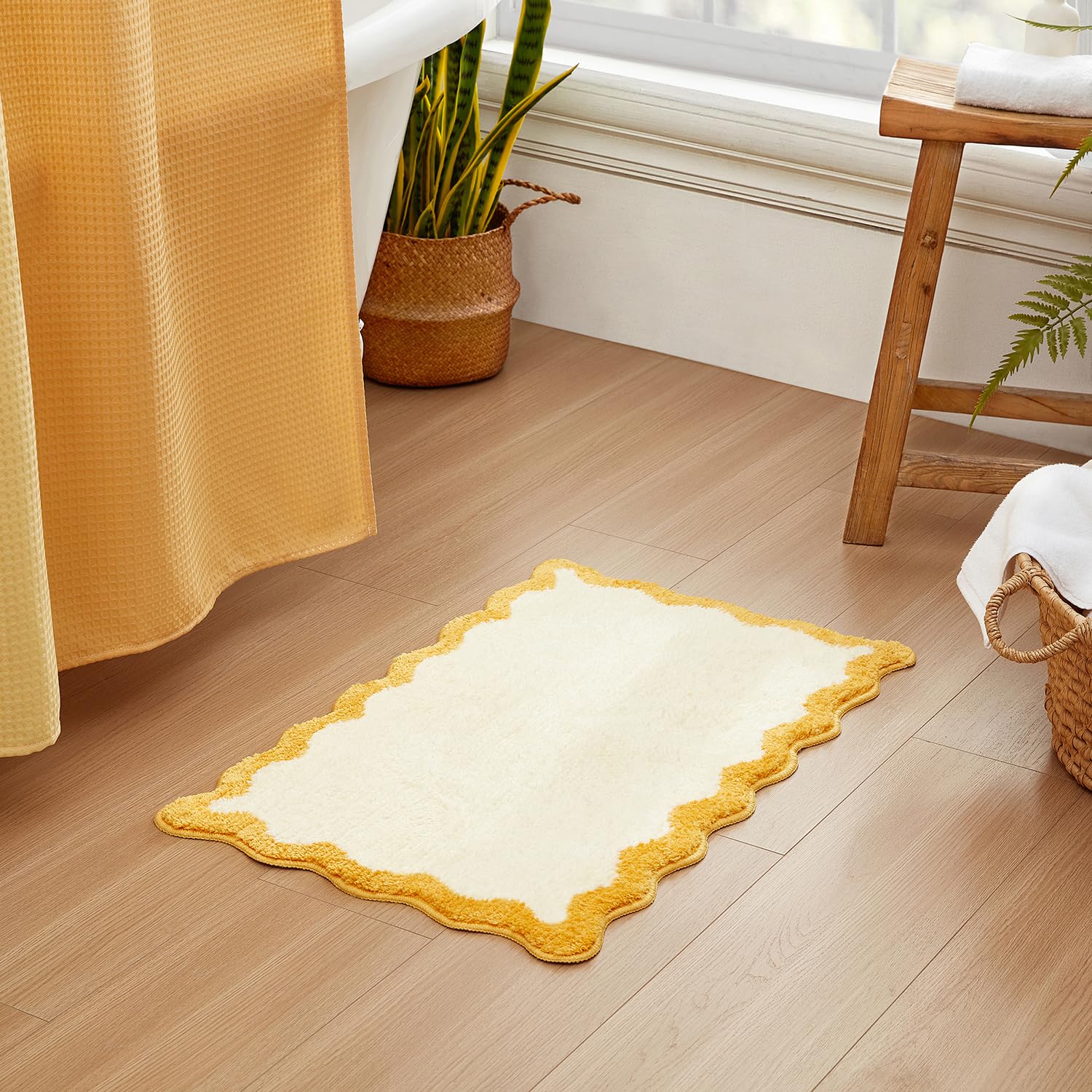 Wavy Bath Mat with Scalloped Ripple Design, Microfiber Absorbent Non Slip Tufted Rug