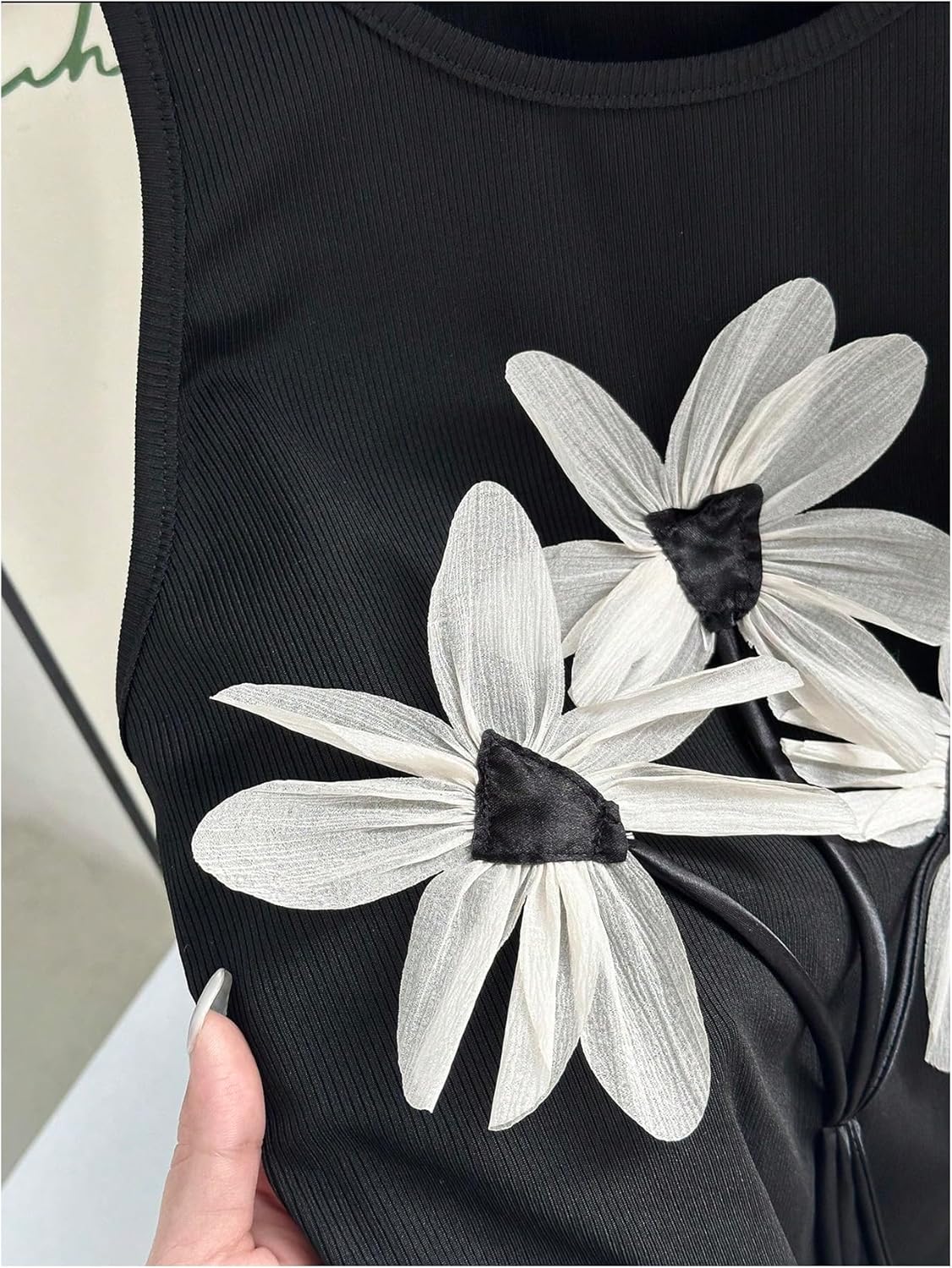 Women's Floral Applique Ribbed Tank Top Crew Neck Slim Fitted Sleeveless Crop Tops