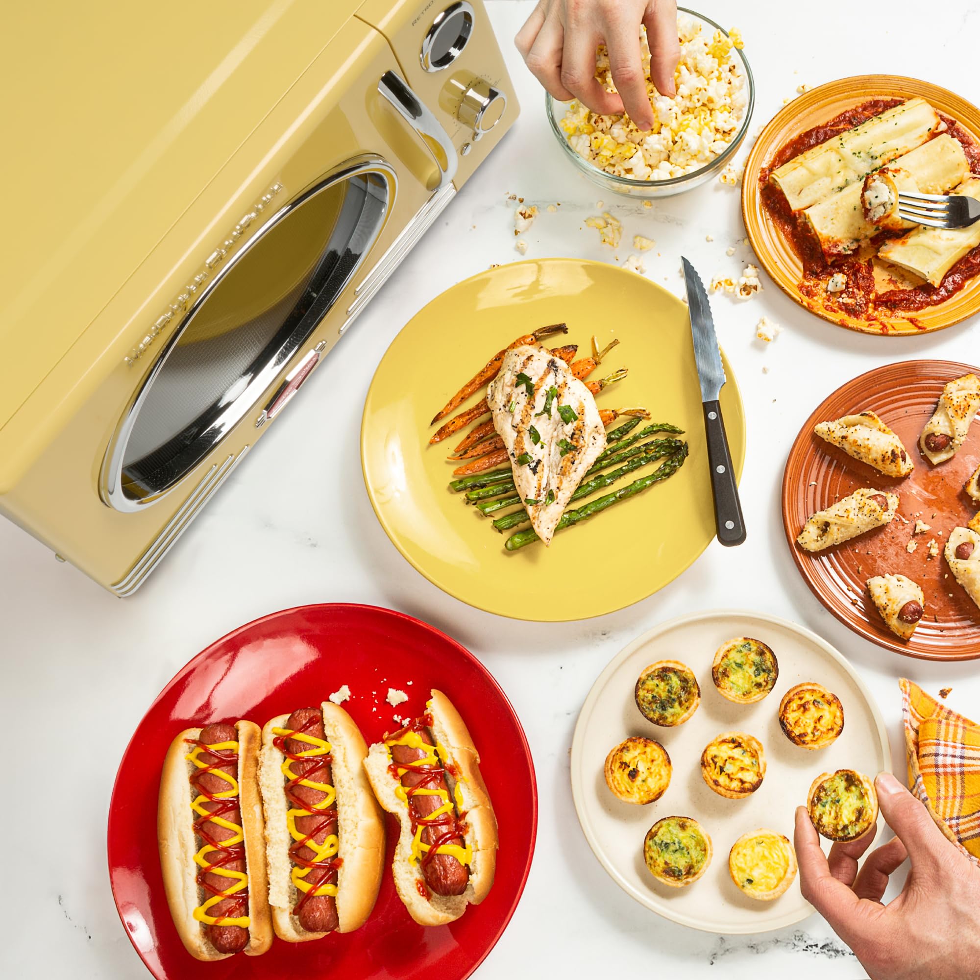 Nostalgia Retro Compact Countertop Microwave Oven 0.7 Cu. Ft. -700-Watts with LED Digital Display-Child Lock-Easy Clean Interior-Pink