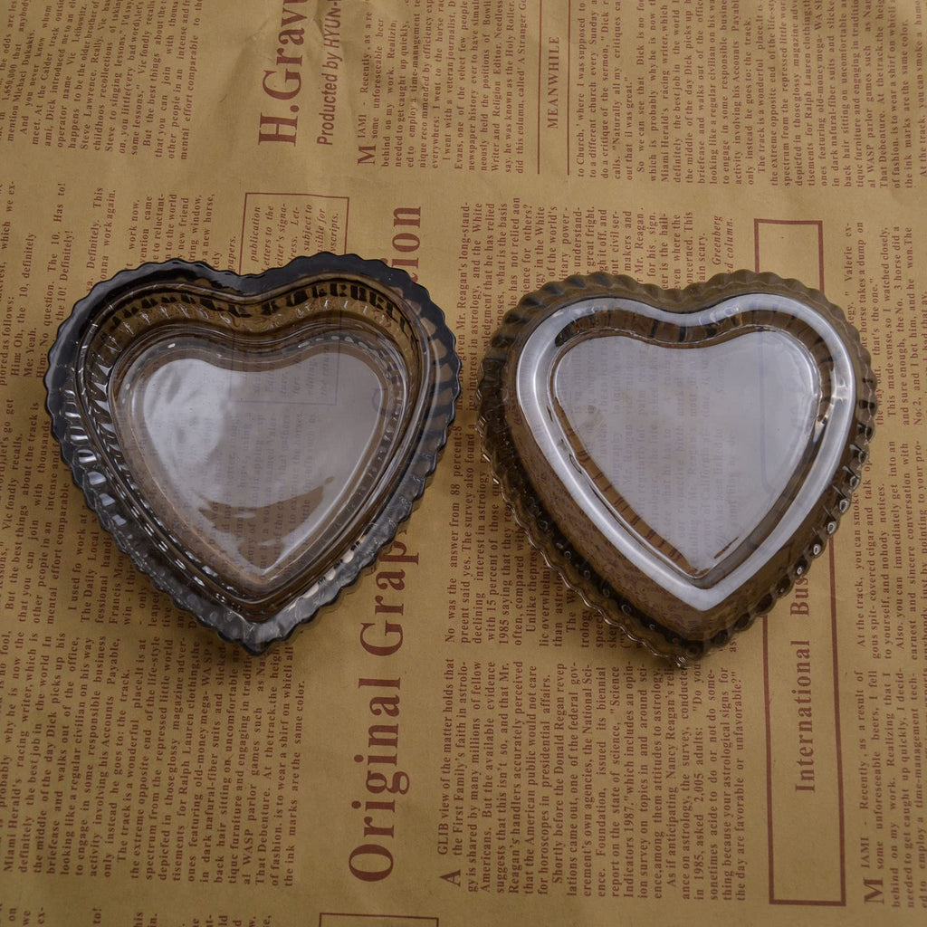 Heart-Shaped Crystal Glass Jewelry Box with Embossed Design and Lid