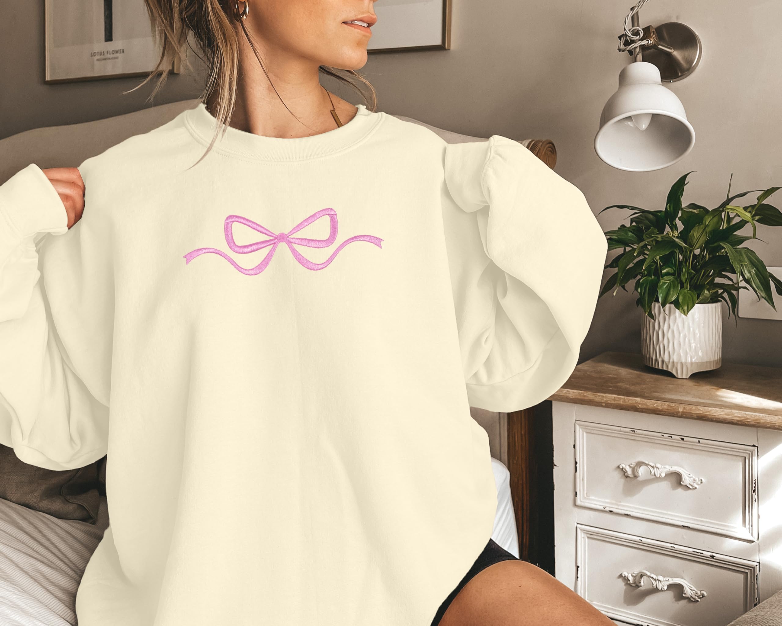 Ladies Bow Sweatshirt Coquette Sweater - Embroidered sweatshirt Clean Girl Aesthetic Shirt Fall Crewneck Pullover