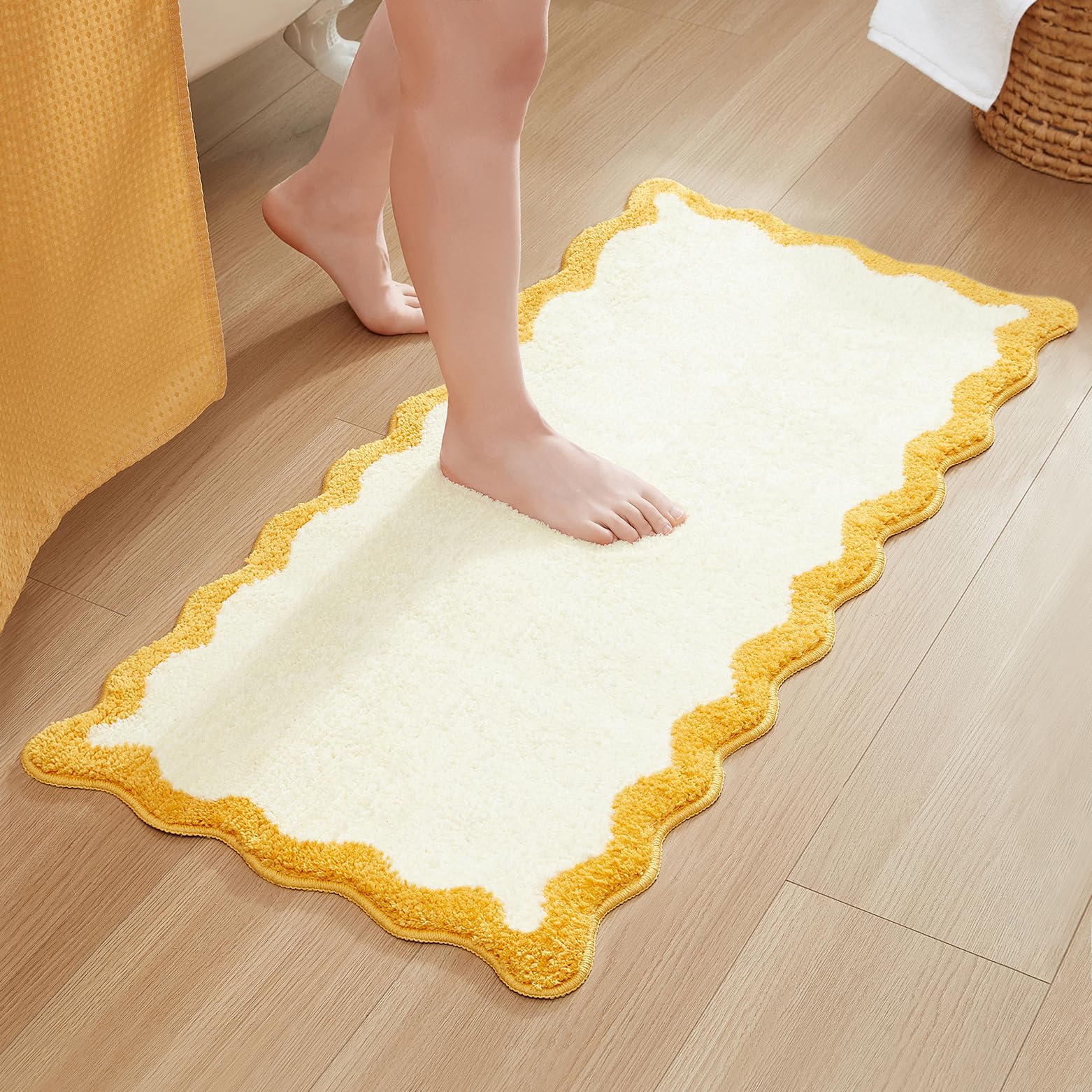 Wavy Bath Mat with Scalloped Ripple Design, Microfiber Absorbent Non Slip Tufted Rug