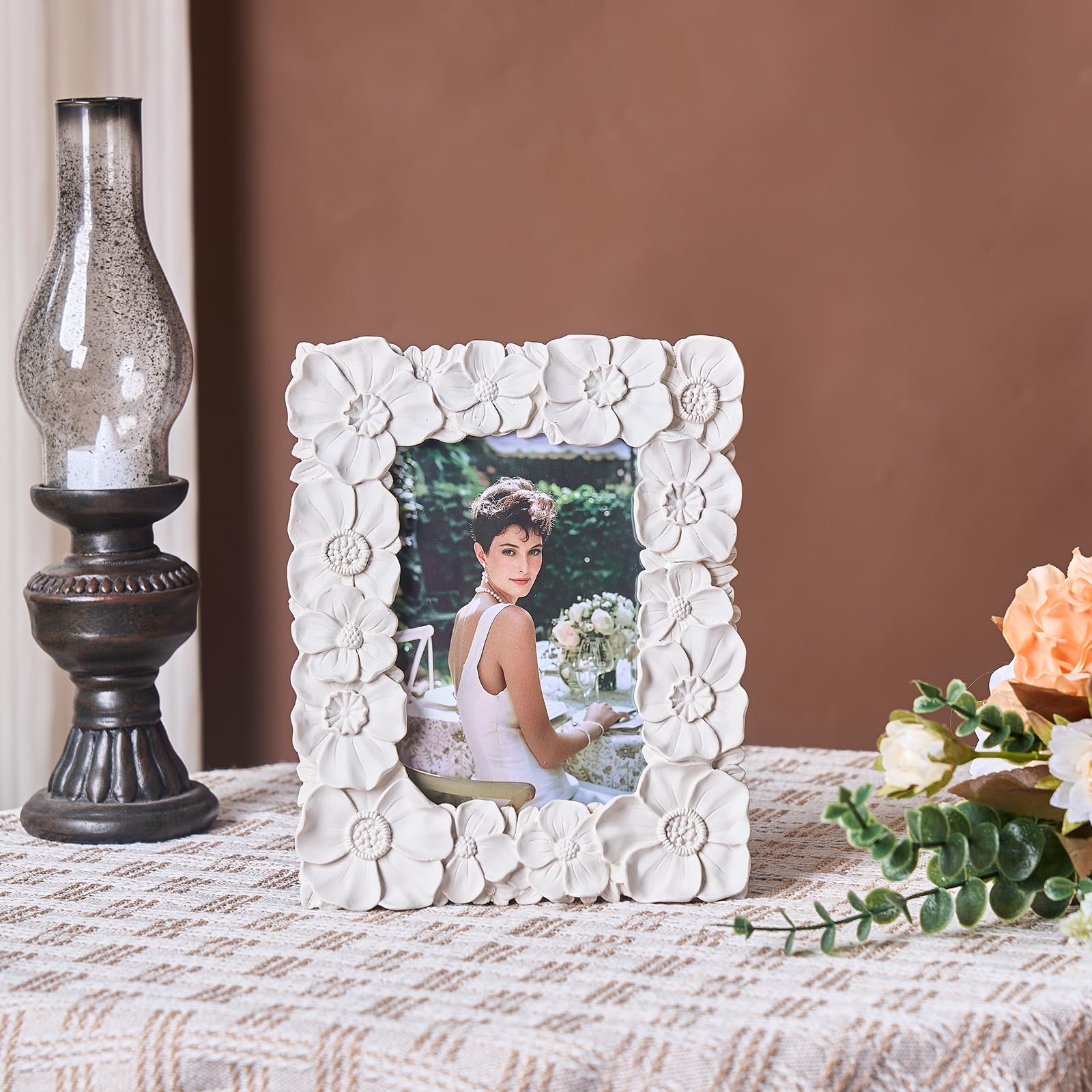 Vintage Ornate Daisy Textured Photo Frame, Hand-Crafted Resin Antique Frame with Glass Front, Easel, Hook & Mat for Tabletop Display, Retro Design Home Decor