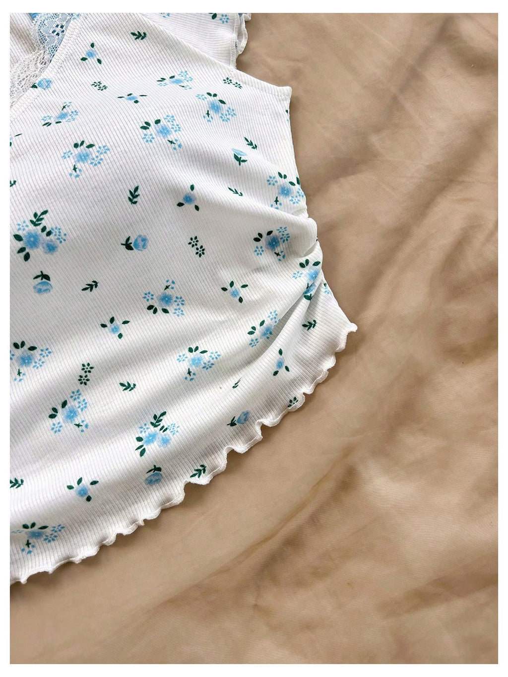 Women's Contrast Lace Halter Neck Lettuce Trim Casual Crop Tee Tops