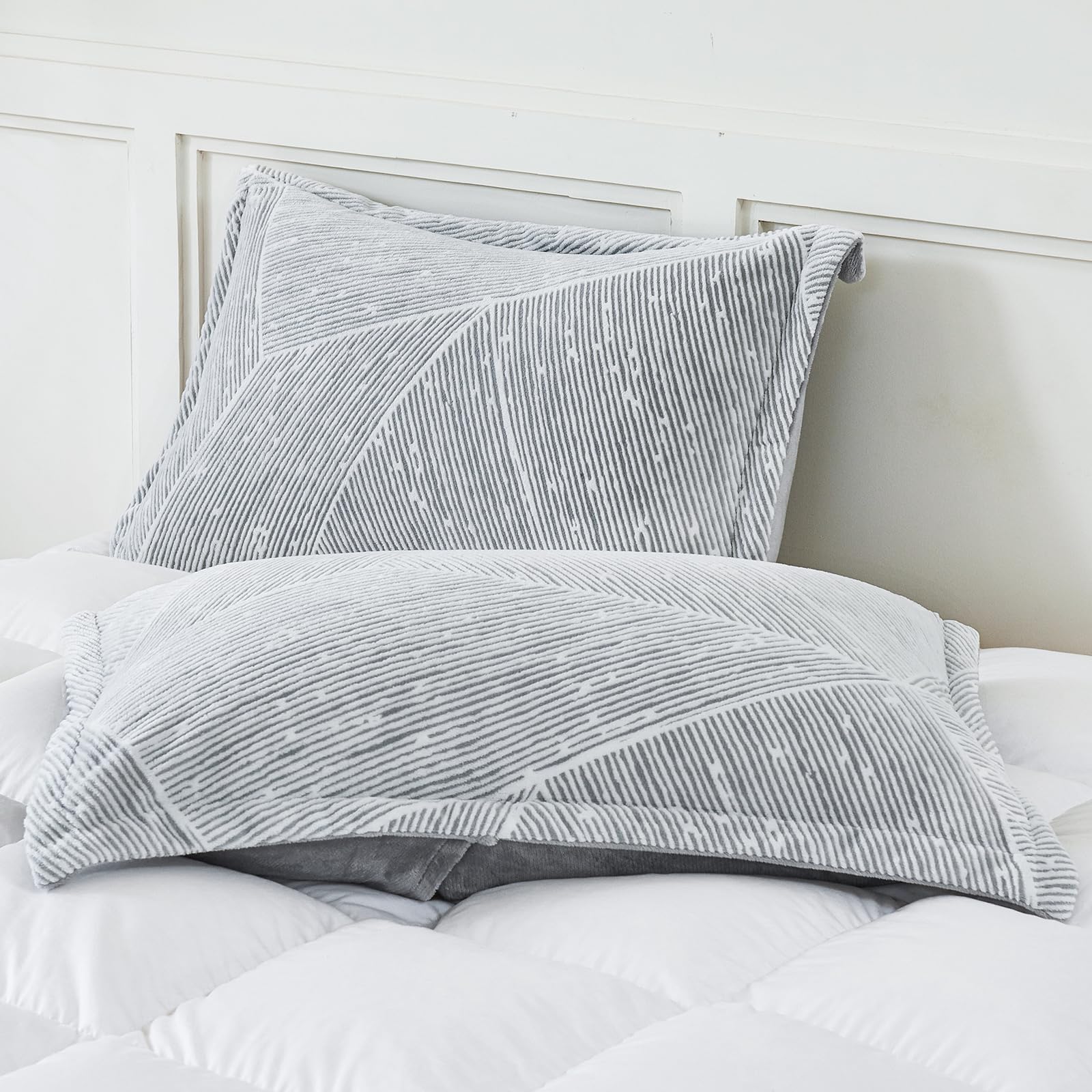 Faux Fur Pillow Cases Set of 2, Luxury Ultra Soft Fuzzy Pillowcases, Fluffy Plush Velvet Pillow Covers with Zipper, Cozy Warmth and No Shedding