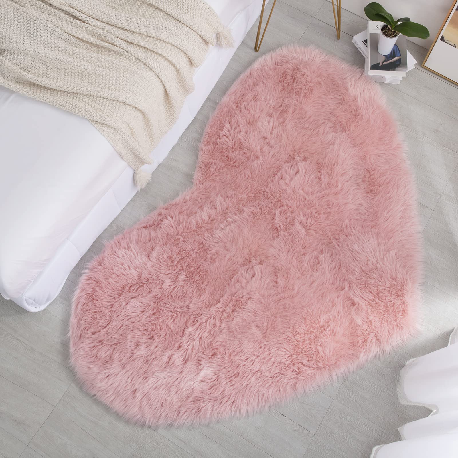 Faux Fur Heart Shaped Area Rug for Living Room Bedroom, Soft Large Pink Faux Sheepskin Play Carpet, 4 x 6