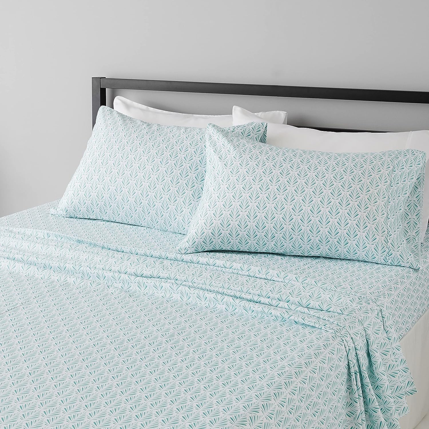 Lightweight Super Soft Easy Care Wrinkle Free Microfiber 3 Piece Bed Sheet Set with 14-Inch Deep Pockets Bedding