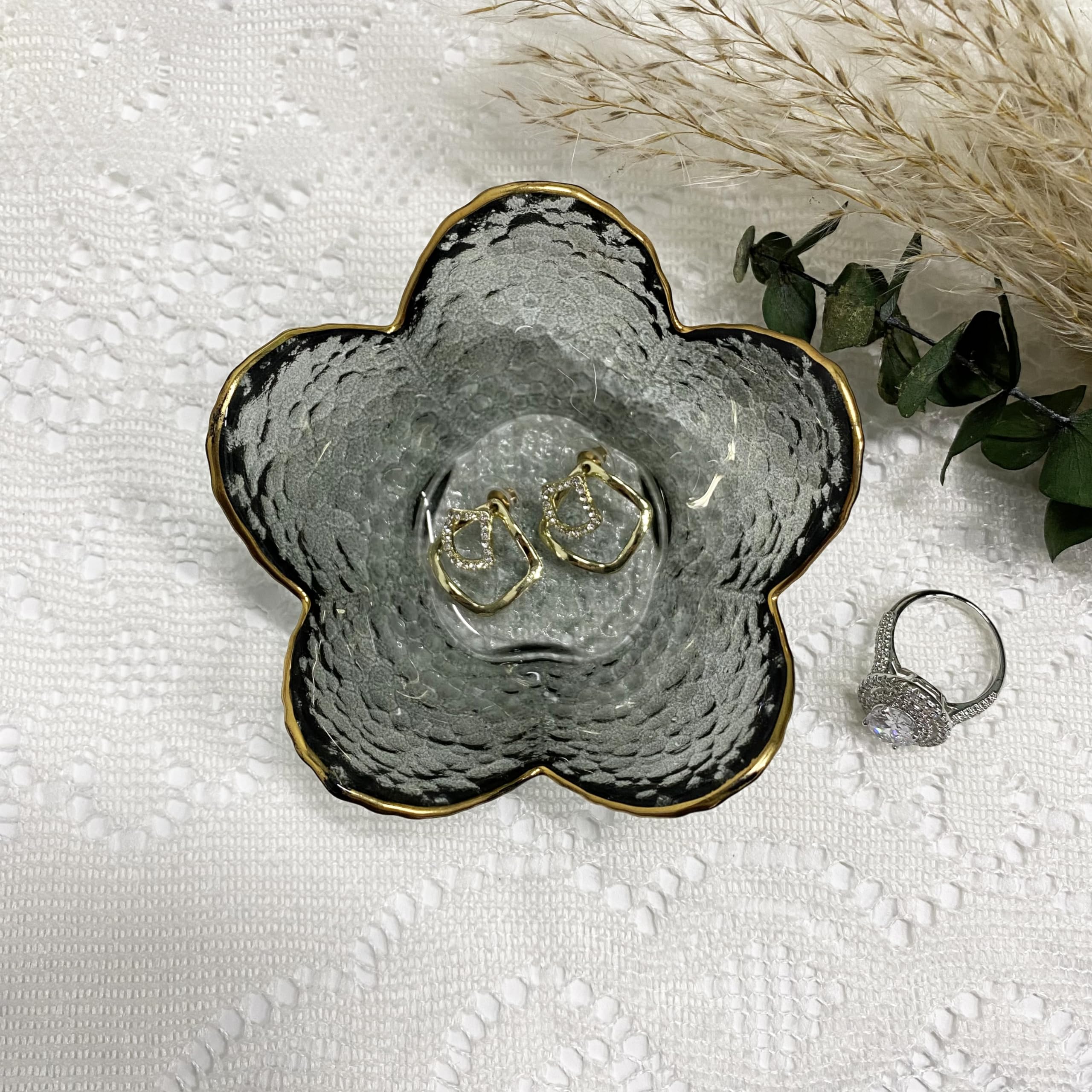 Flower Ring Dish Jewelry Tray, Decorative Glass Trinket Dish, Modern Accent Tray for Vanity Home Décor