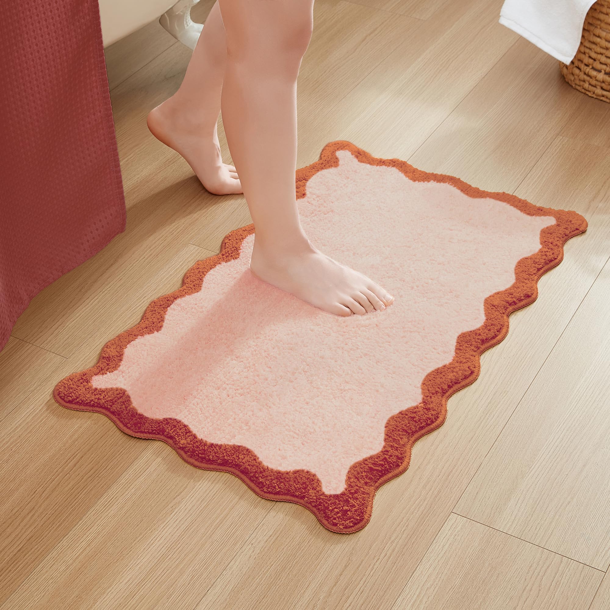 Wavy Bath Mat with Scalloped Ripple Design, Microfiber Absorbent Non Slip Tufted Rug