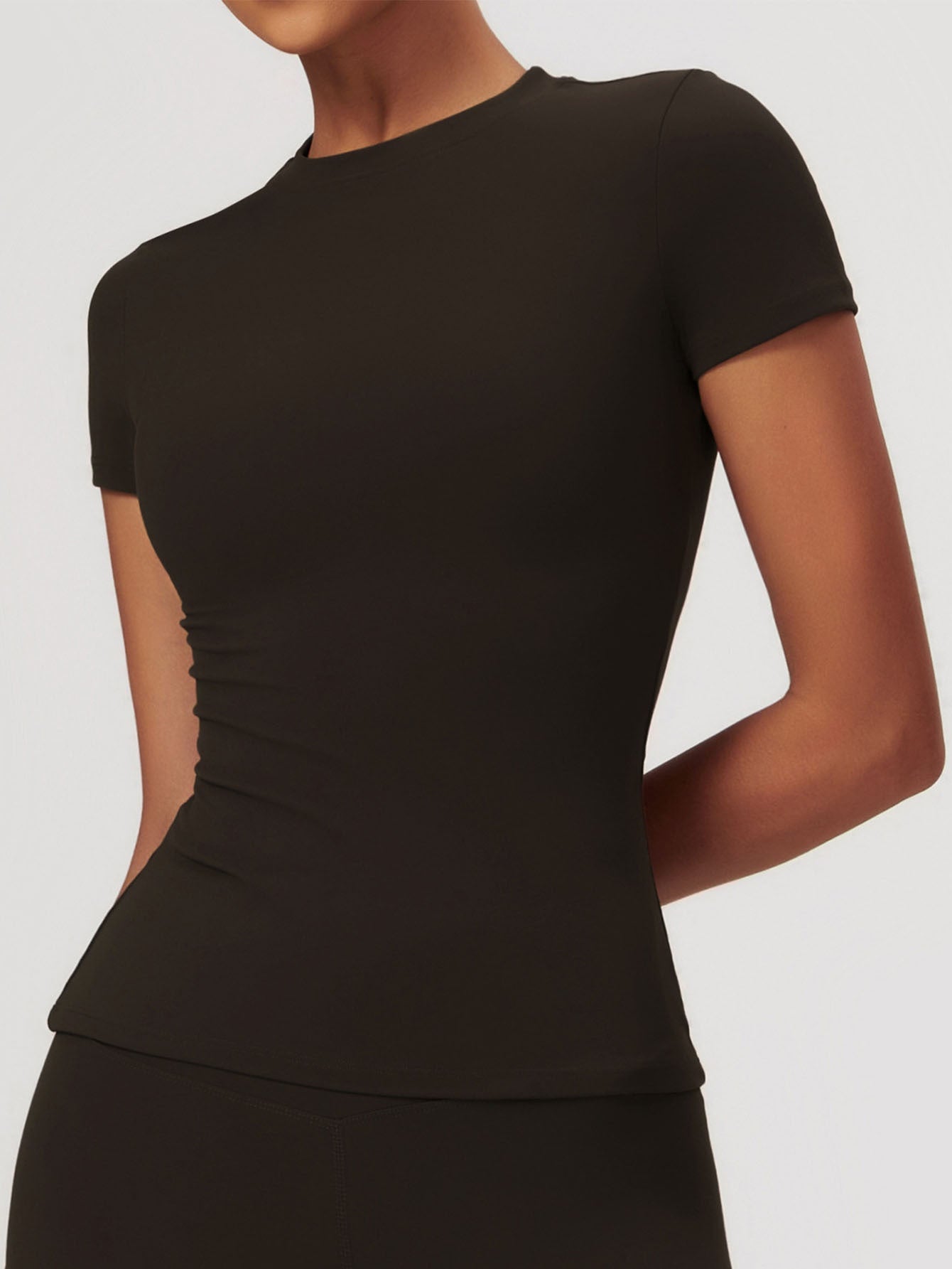 Ladies Body-hugging Short Style With A Round Neckline Top