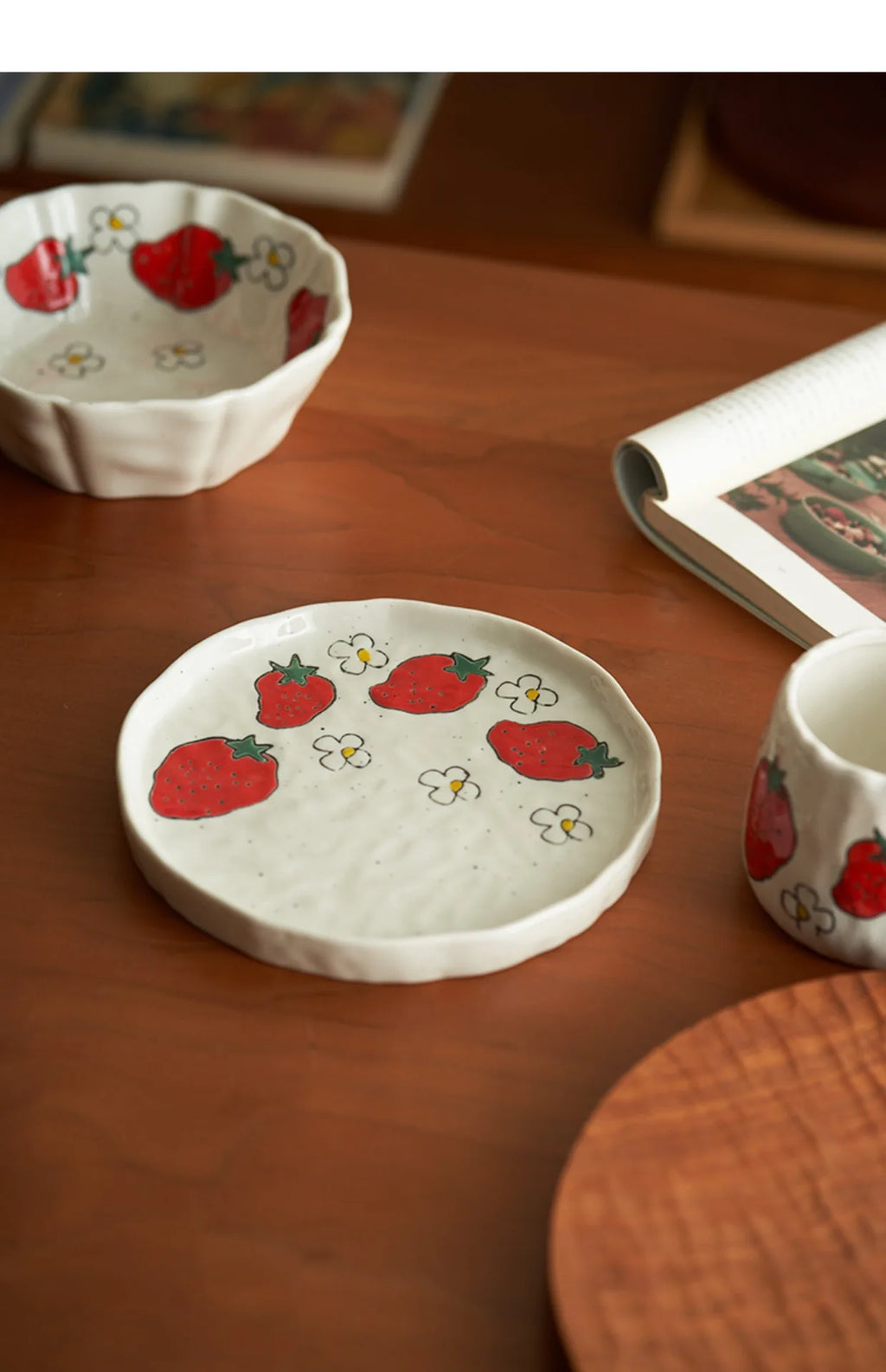 Hand-painted Fruit Pattern Ceramic Plate