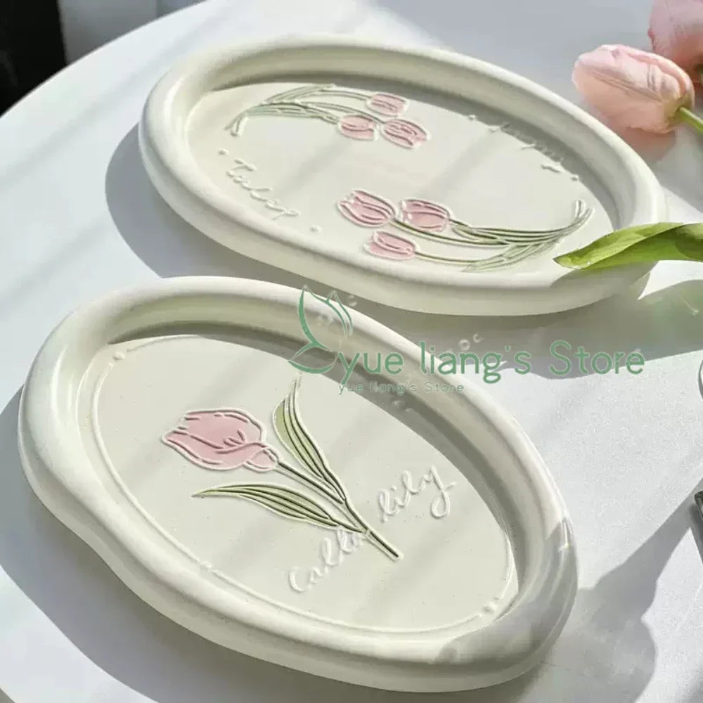 French Retro Relief Tulip Ceramic Jewelry Tray Exquisite High-value Jewelry Plate Light Luxury Dessert Plate Photo Display Dish