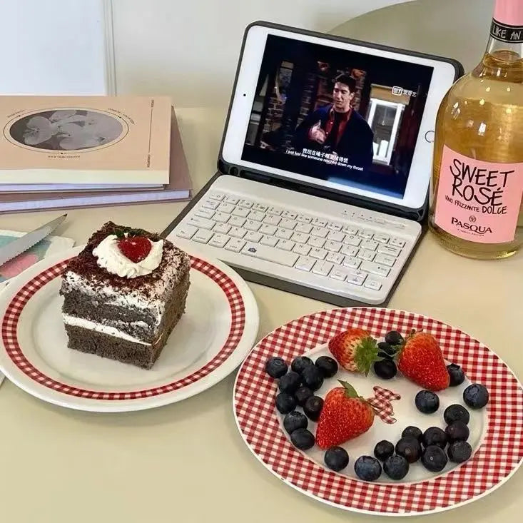 High Beauty Plate Vintage French Red Checkered Plate Cute Ceramic Round Plate