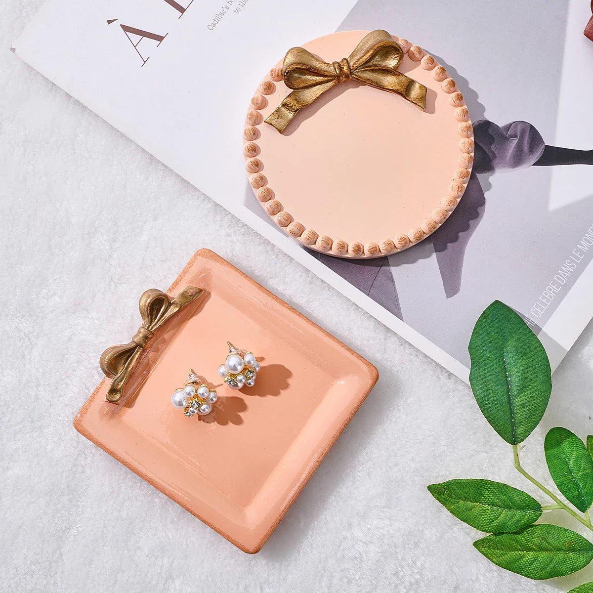 Round Gold Bow Painted Distressed Creative Bow Resin Plate for Decoration