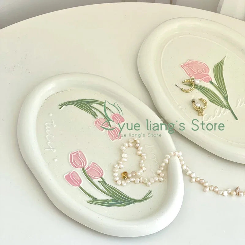 French Retro Relief Tulip Ceramic Jewelry Tray Exquisite High-value Jewelry Plate Light Luxury Dessert Plate Photo Display Dish