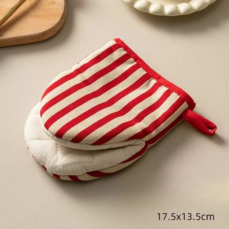 Style Polka Dot Heat-Resistant Oven Mitts for Home