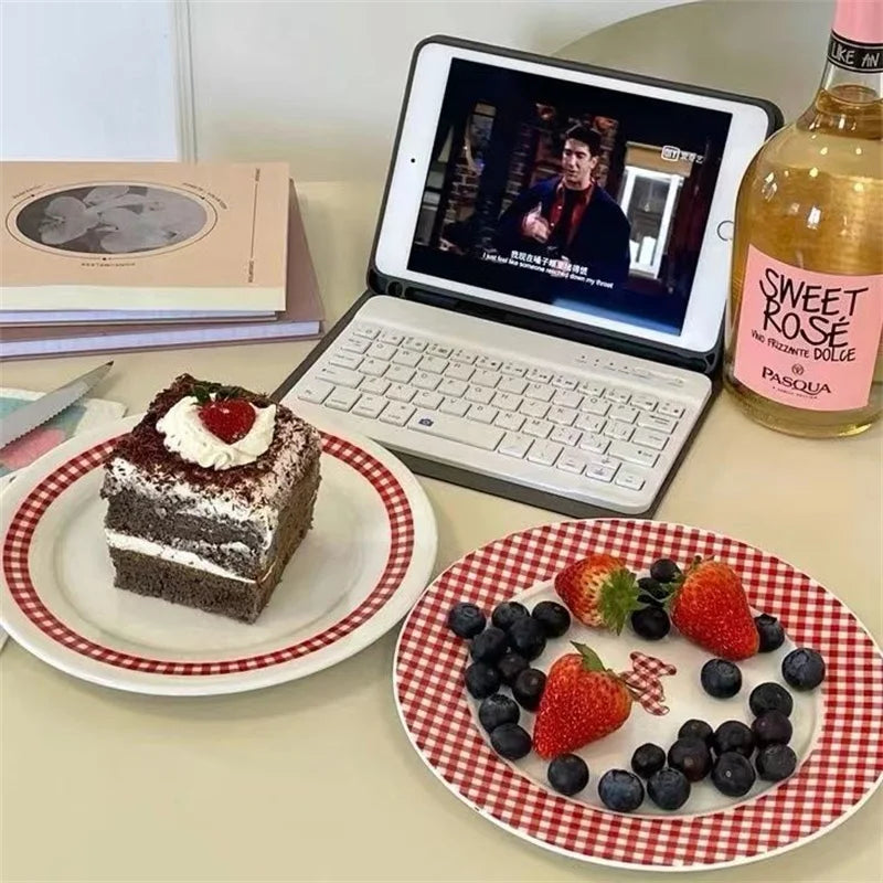 High Beauty Plate Vintage French Red Checkered Plate Cute Ceramic Round Plate