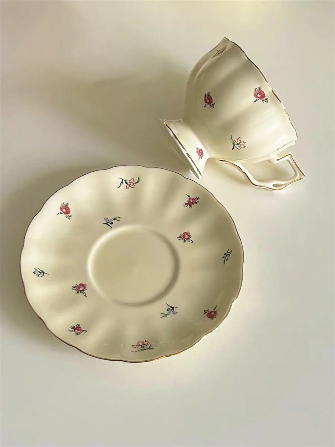 Floral Ceramic Cup and Saucer Tea Set Accessible Luxury Cup and Saucer Afternoon Tea Cup