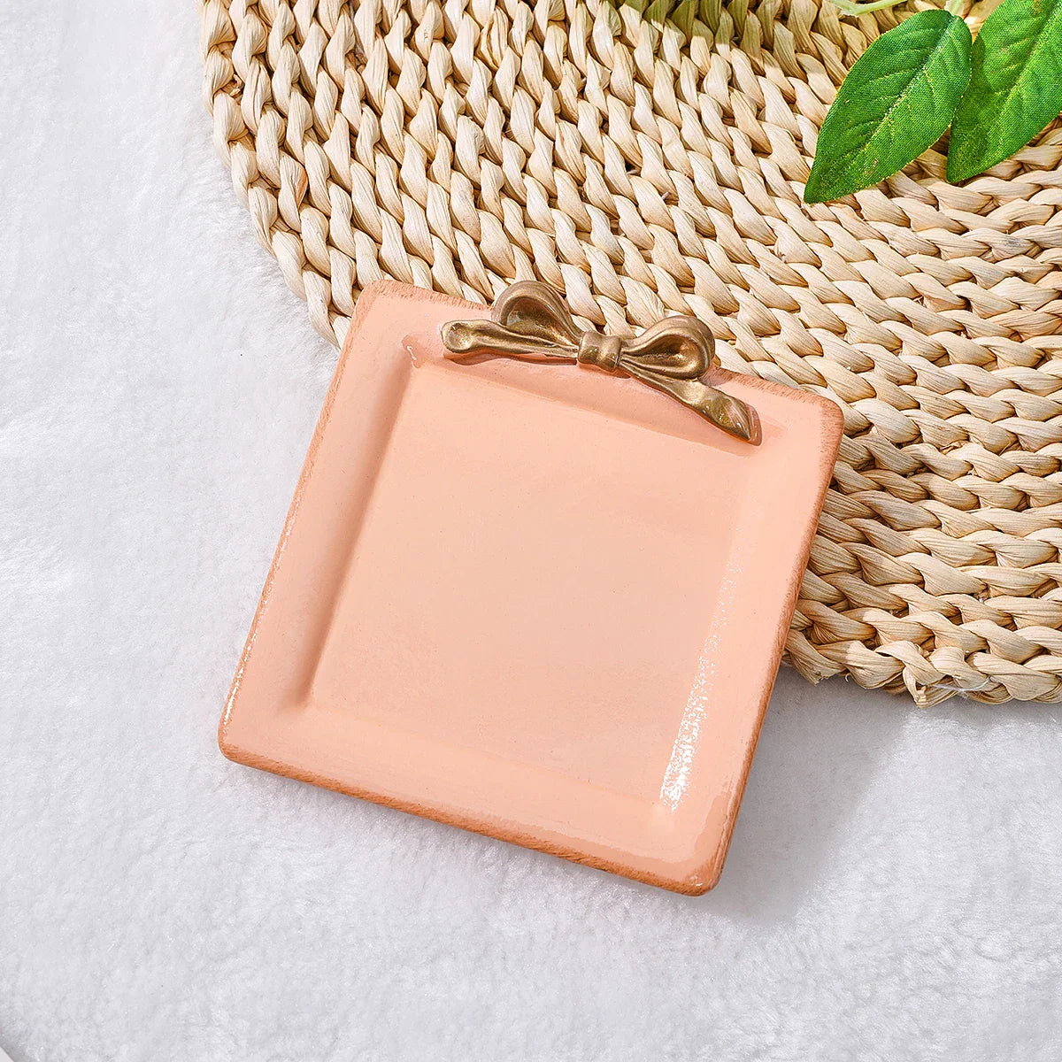 Round Gold Bow Painted Distressed Creative Bow Resin Plate for Decoration