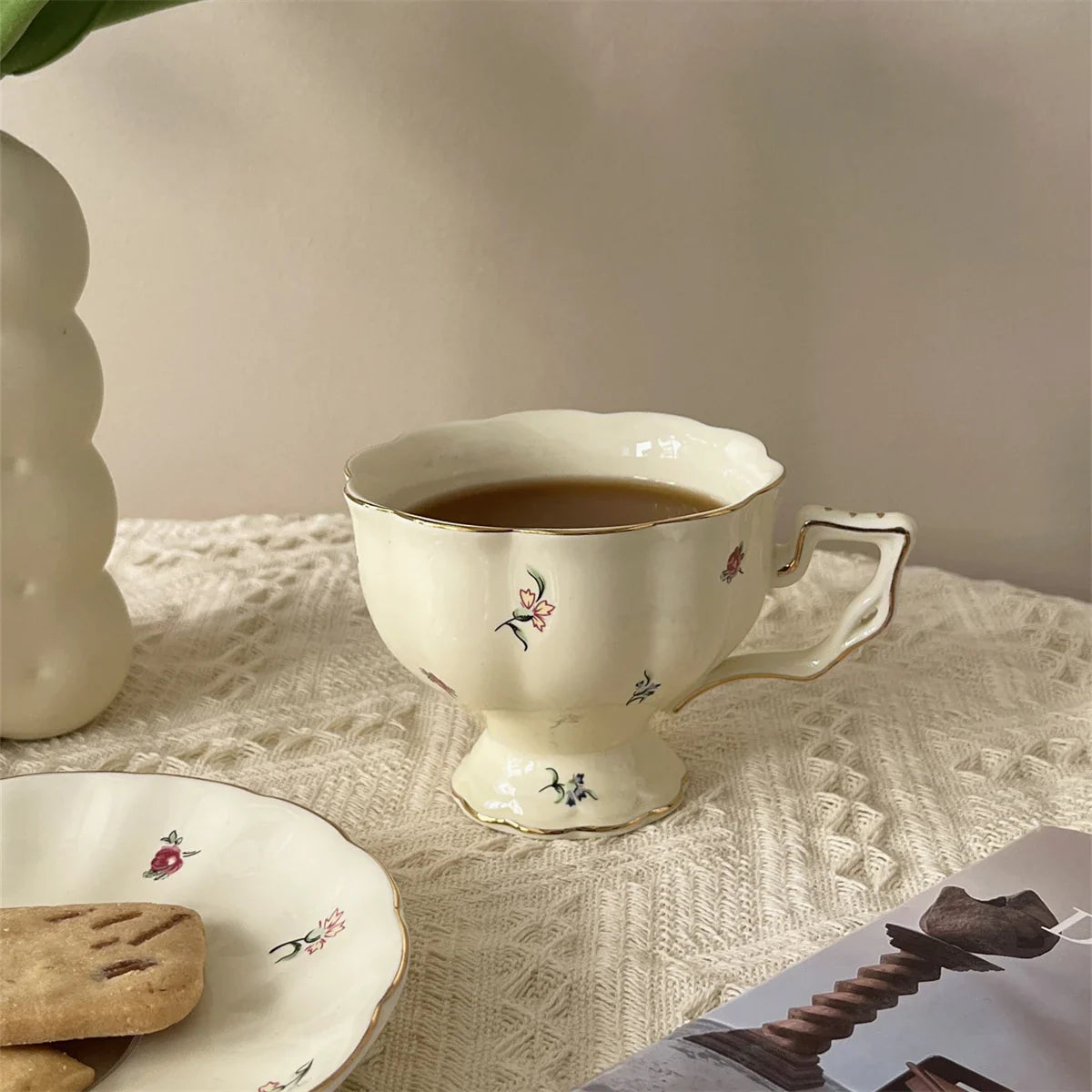 Floral Ceramic Cup and Saucer Tea Set Accessible Luxury Cup and Saucer Afternoon Tea Cup