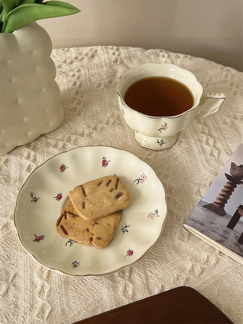 Floral Ceramic Cup and Saucer Tea Set Accessible Luxury Cup and Saucer Afternoon Tea Cup