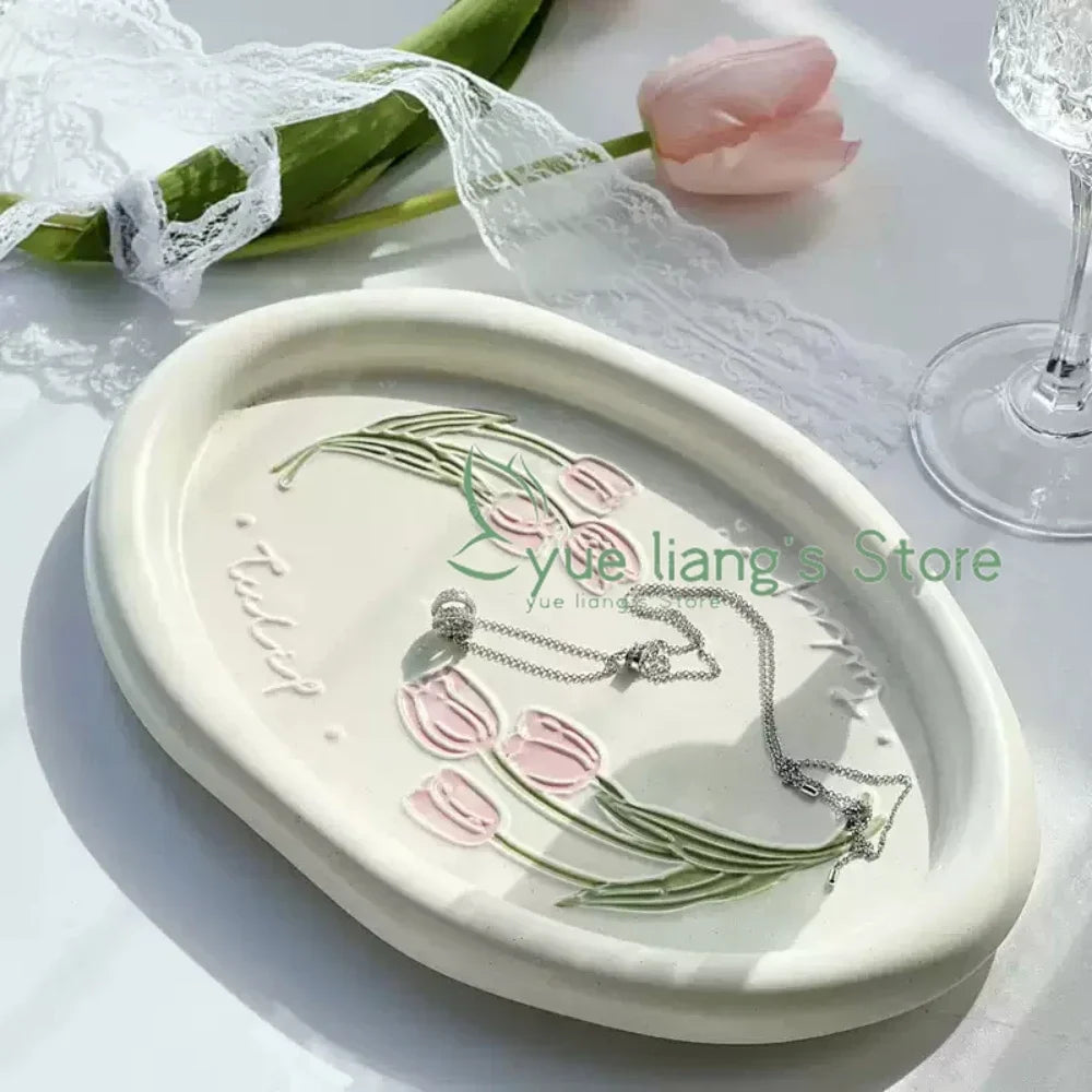French Retro Relief Tulip Ceramic Jewelry Tray Exquisite High-value Jewelry Plate Light Luxury Dessert Plate Photo Display Dish
