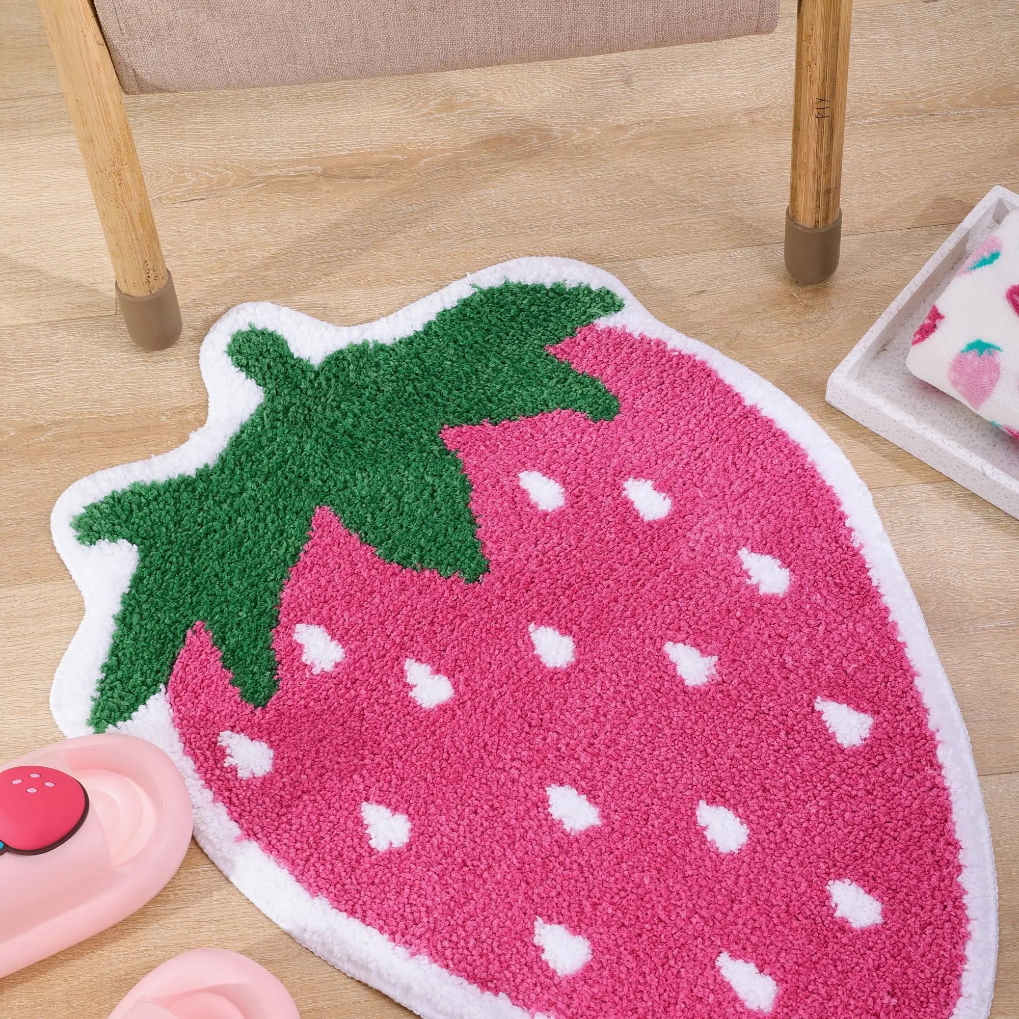 Strawberry Bathroom Rug Luxury Absorbent Non-Slip Mat Fruit Shaped Bathtub Plush Shower Rug Washable