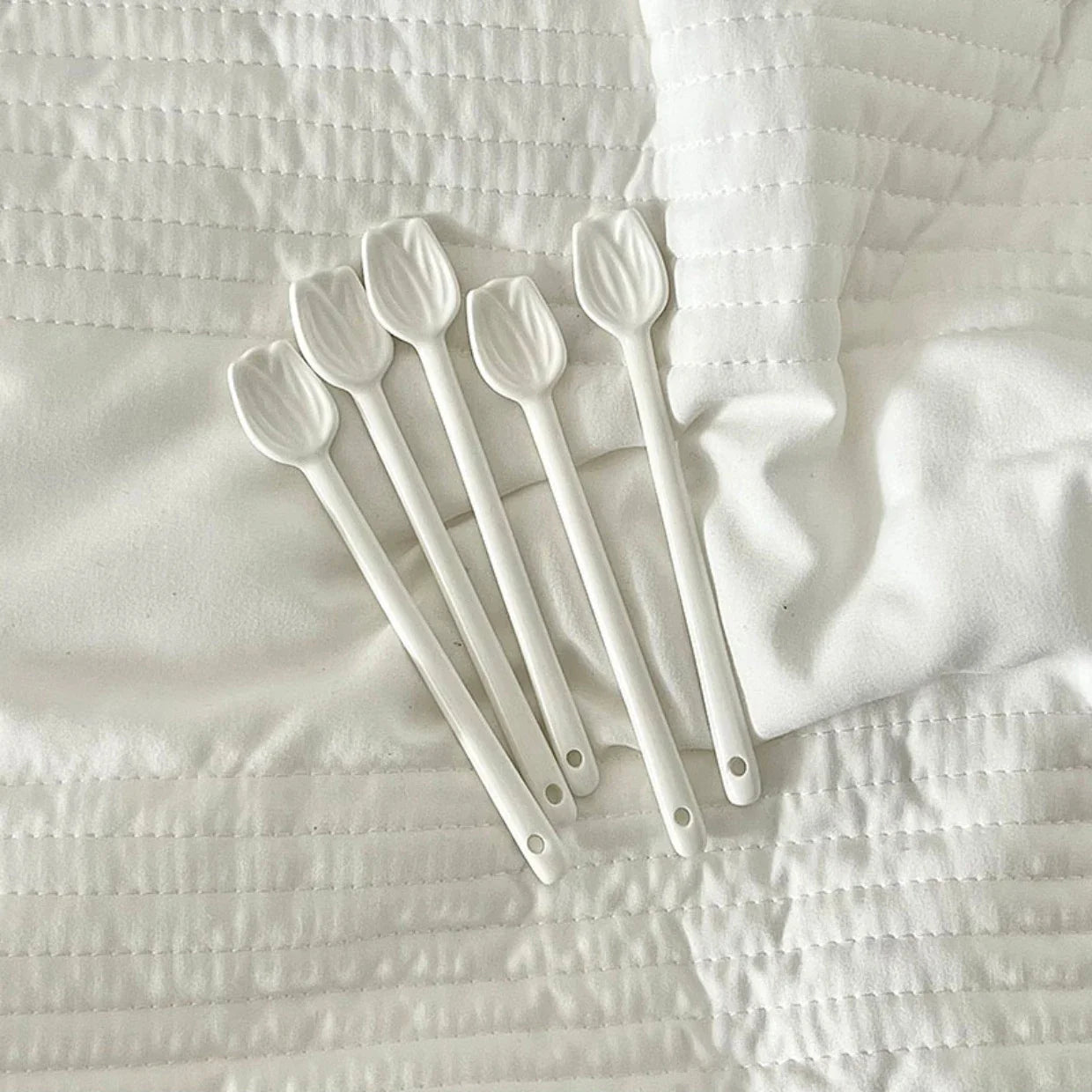 Porcelain White Tulips Mixing Stirrers Floral Shaped Sauce Spoon for Stirring Teaspoon