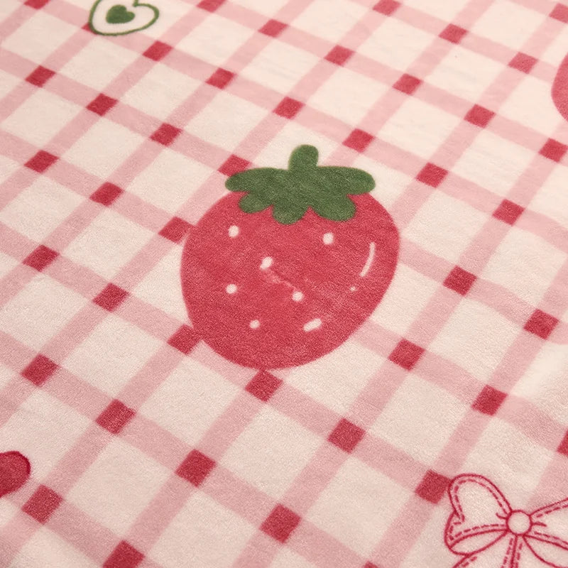 Girls Cartoon Strawberry Flannel Blanket, Warm Bedspread Sheet, Fuzzy Soft Fleece Plush Blankets for Bed Sofa Nap Shawl Blankets