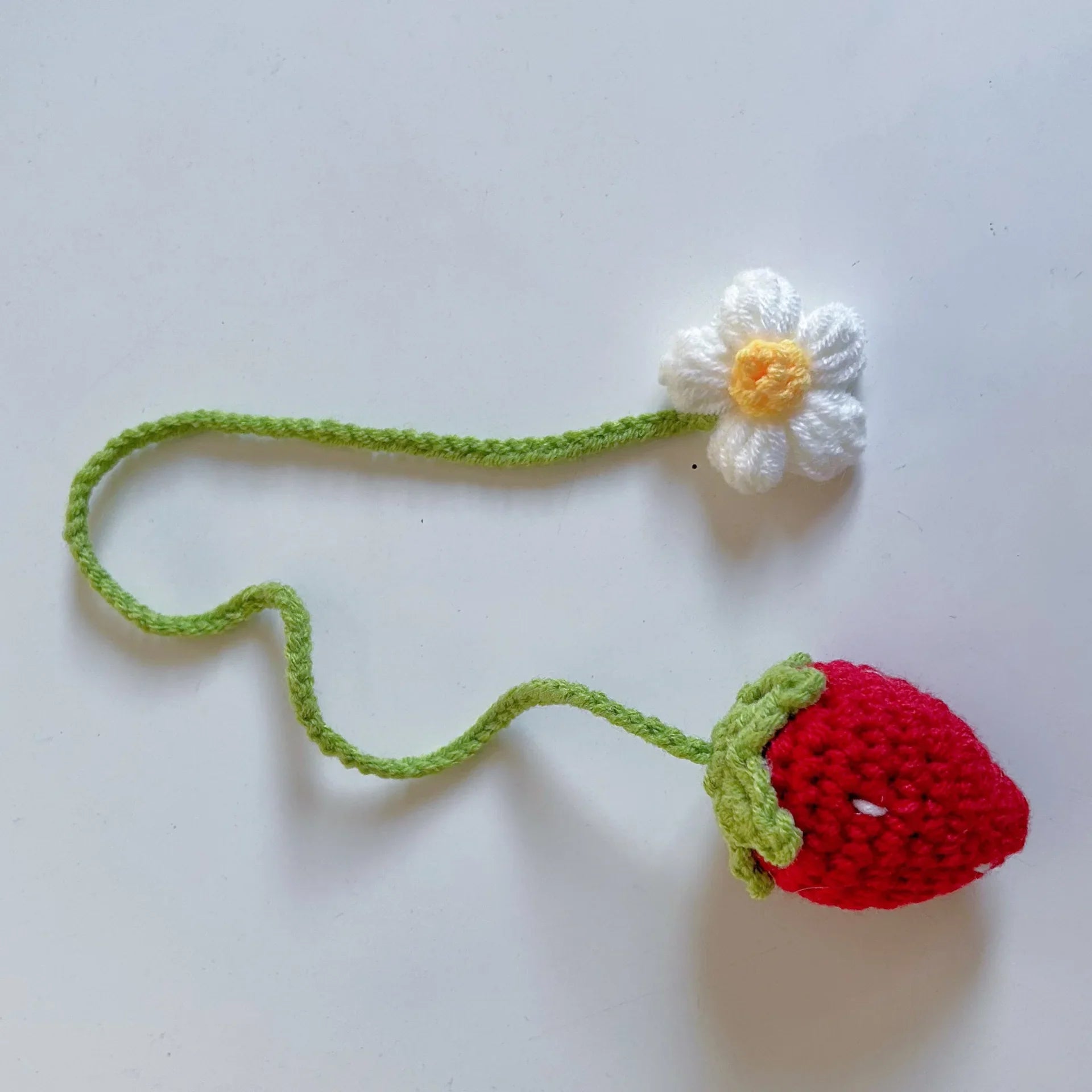 Cute Knitted Strawberry Pendant Knitting Flower Bag Pendant Creative Crochet Flower Curtain Tie Decor