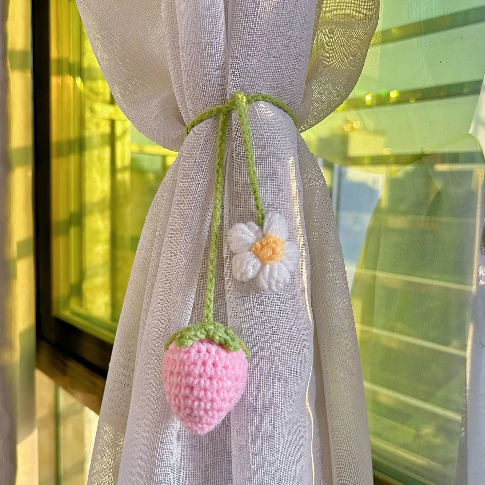 Cute Knitted Strawberry Pendant Knitting Flower Bag Pendant Creative Crochet Flower Curtain Tie Decor