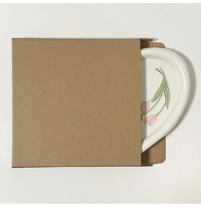 French Retro Relief Tulip Ceramic Jewelry Tray Exquisite High-value Jewelry Plate Light Luxury Dessert Plate Photo Display Dish