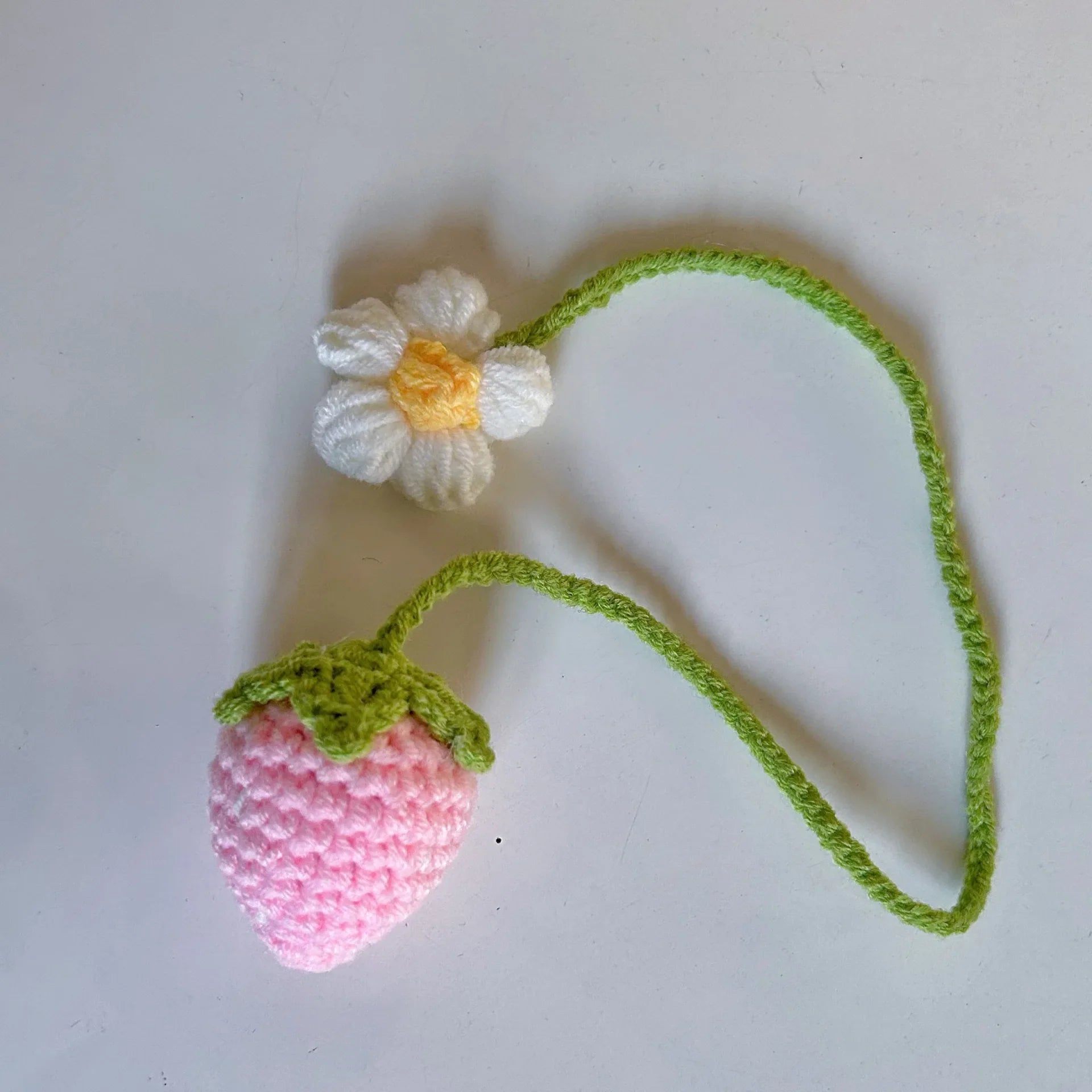 Cute Knitted Strawberry Pendant Knitting Flower Bag Pendant Creative Crochet Flower Curtain Tie Decor