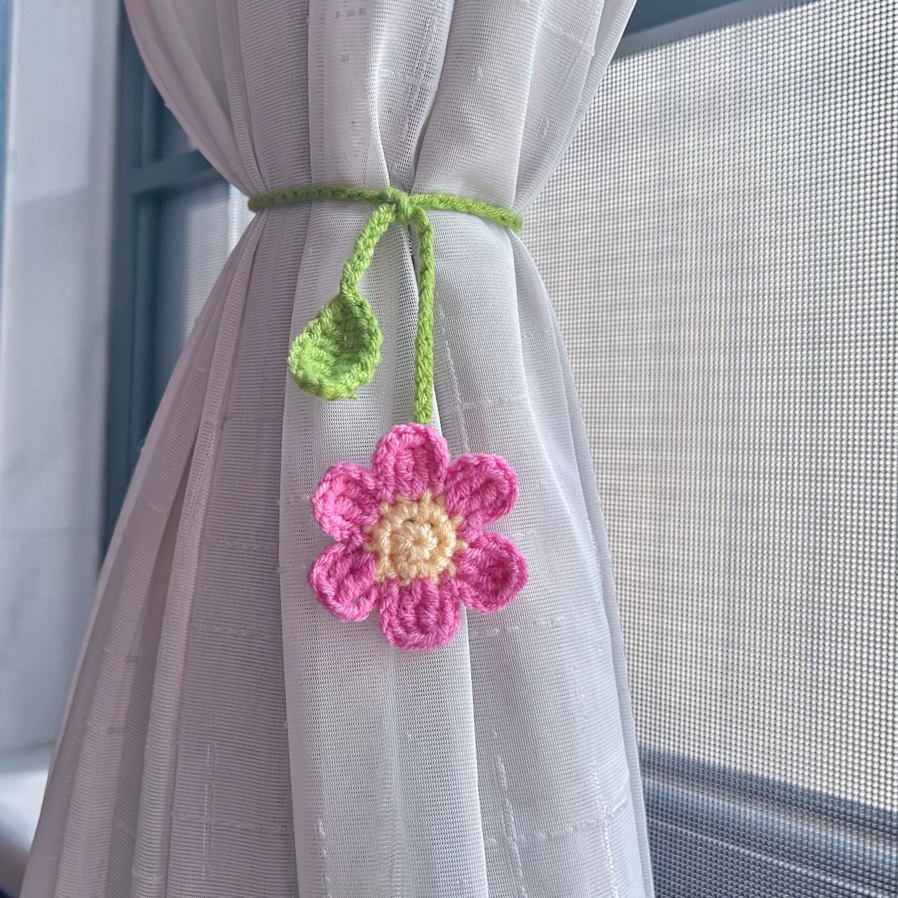 Cute Knitted Strawberry Pendant Knitting Flower Bag Pendant Creative Crochet Flower Curtain Tie Decor