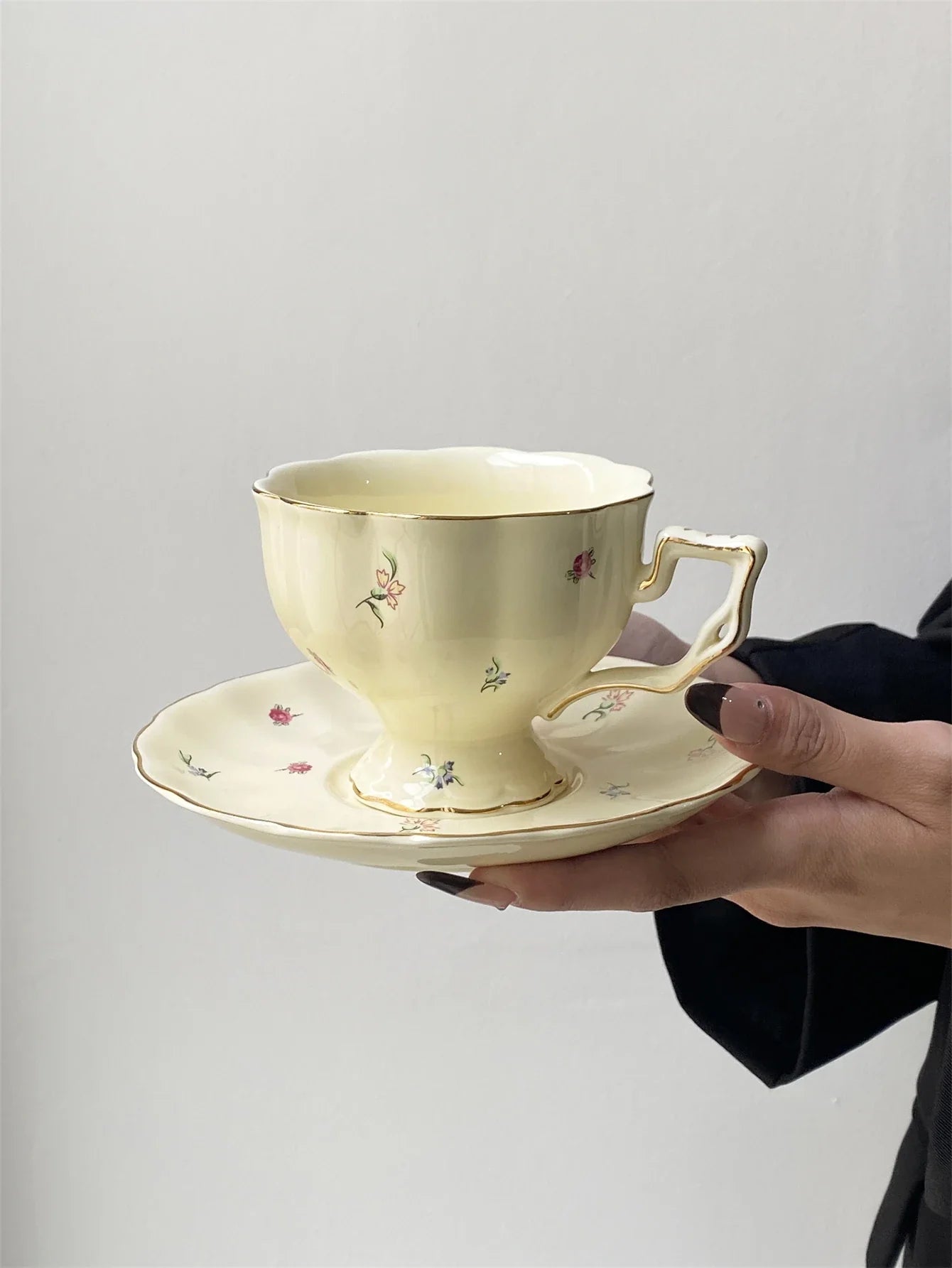 Floral Ceramic Cup and Saucer Tea Set Accessible Luxury Cup and Saucer Afternoon Tea Cup