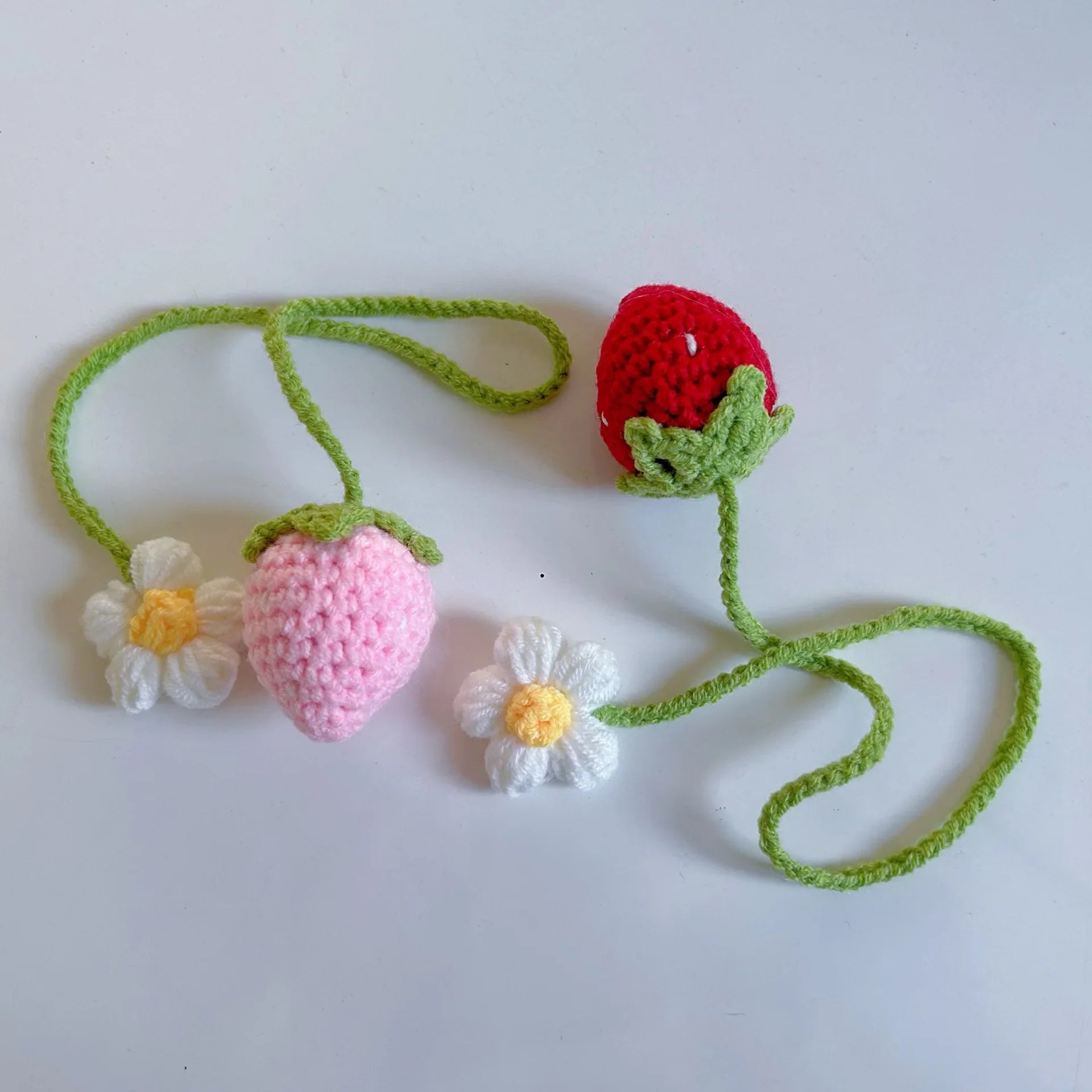 Cute Knitted Strawberry Pendant Knitting Flower Bag Pendant Creative Crochet Flower Curtain Tie Decor