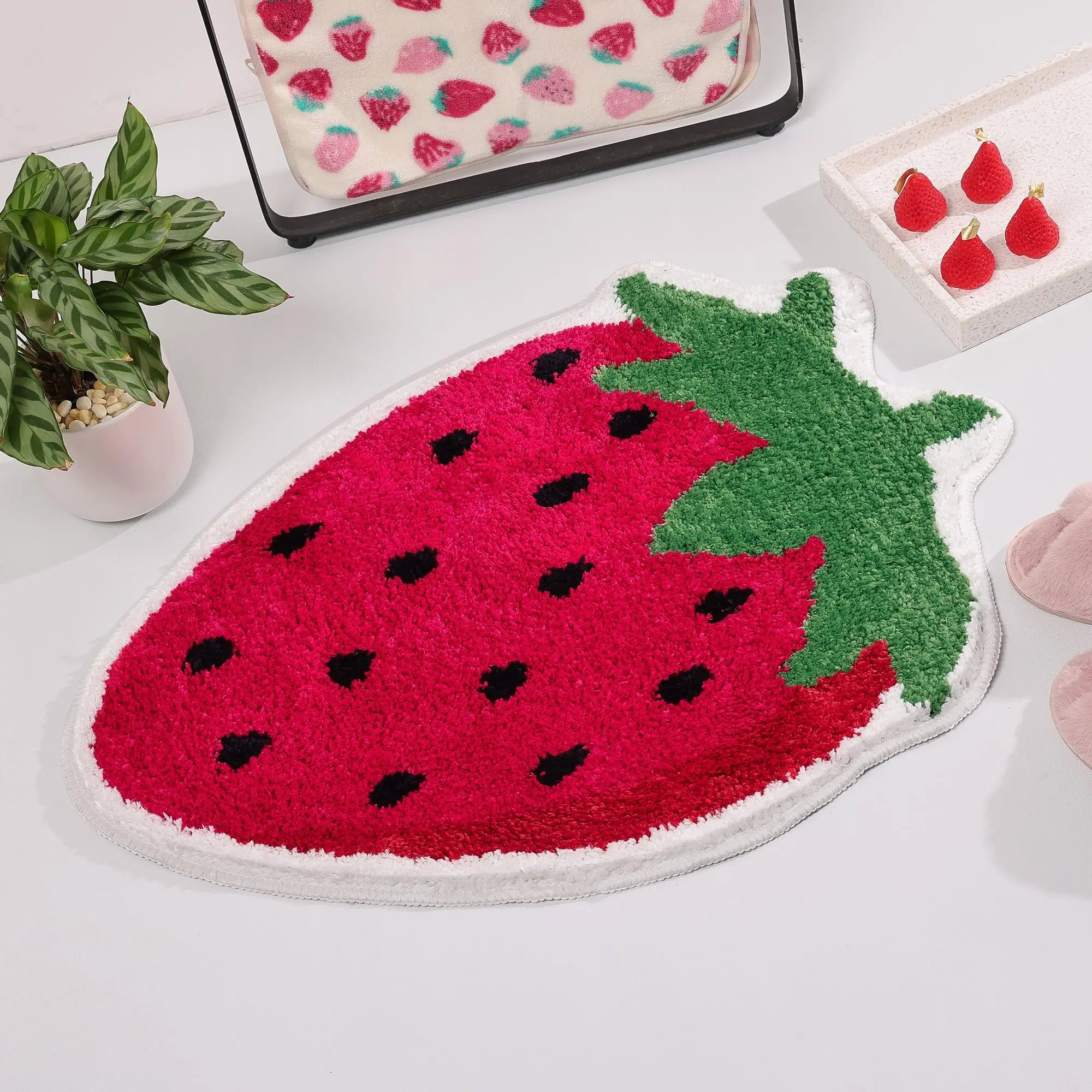 Strawberry Bathroom Rug Luxury Absorbent Non-Slip Mat Fruit Shaped Bathtub Plush Shower Rug Washable