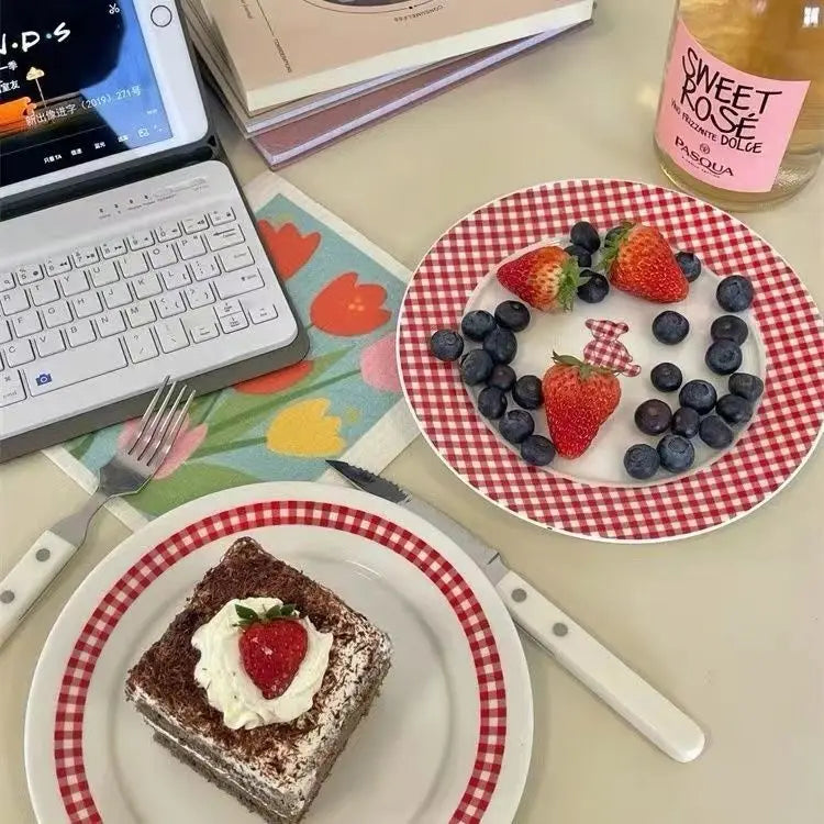 High Beauty Plate Vintage French Red Checkered Plate Cute Ceramic Round Plate