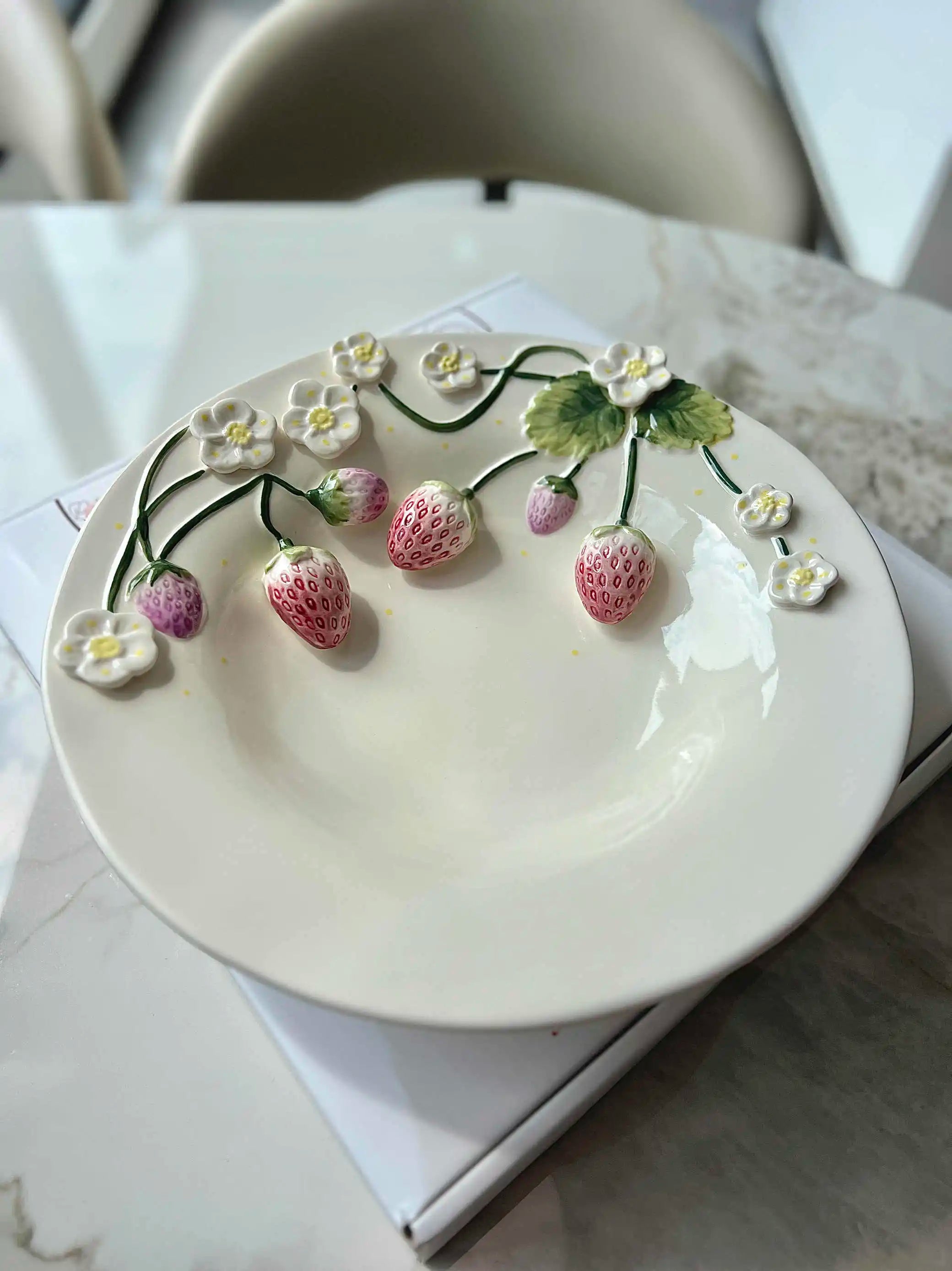 Strawberry Design Light Luxury Plates