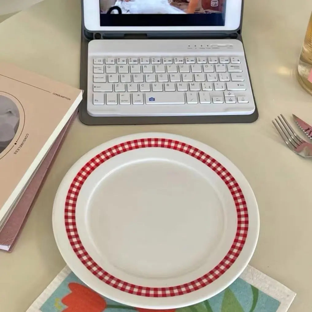 High Beauty Plate Vintage French Red Checkered Plate Cute Ceramic Round Plate