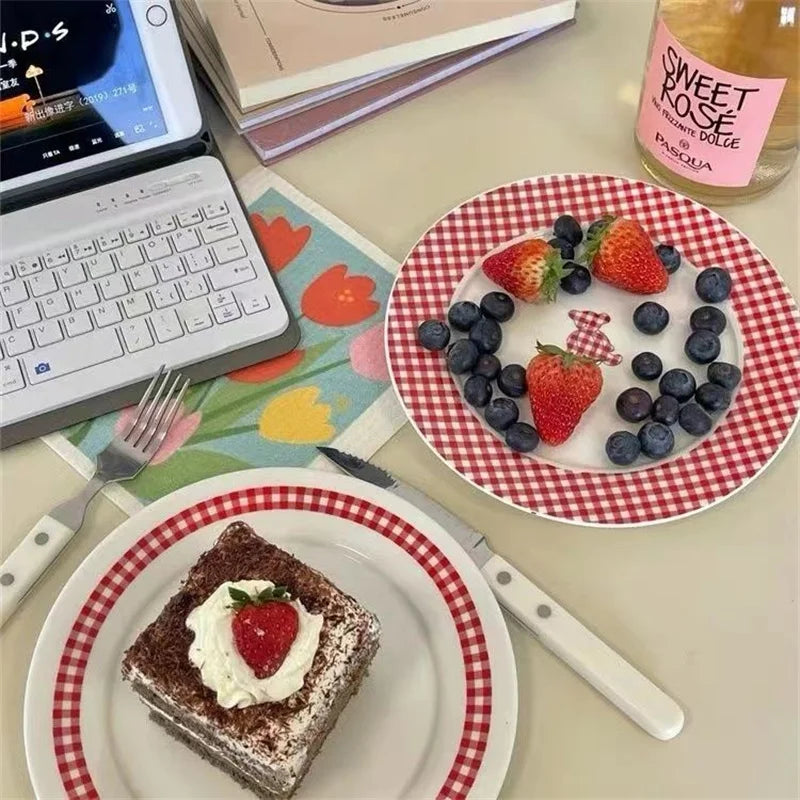 High Beauty Plate Vintage French Red Checkered Plate Cute Ceramic Round Plate