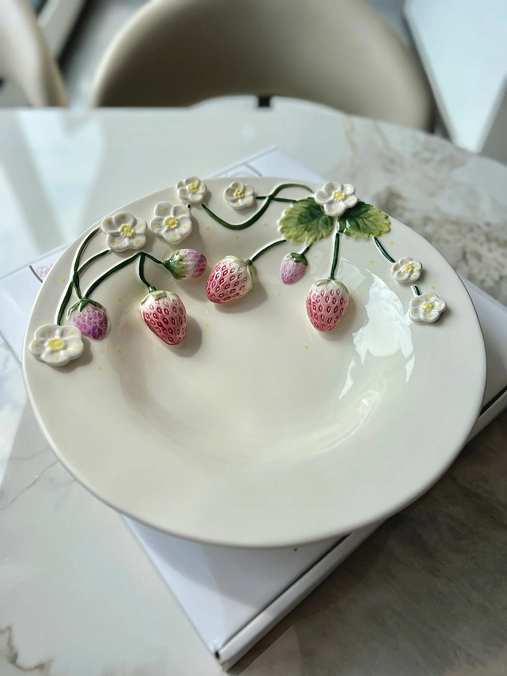 Strawberry Design Light Luxury Plates