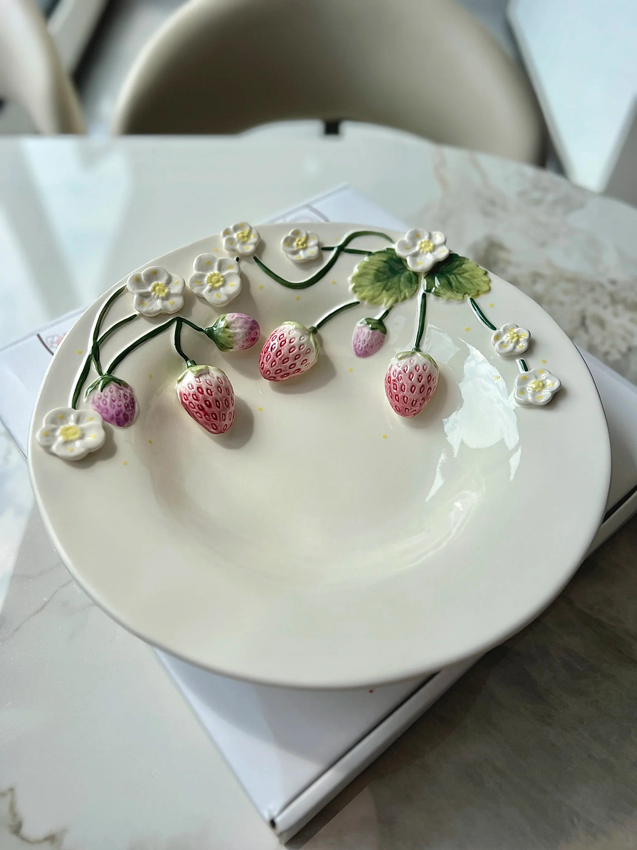 Strawberry Design Light Luxury Plates