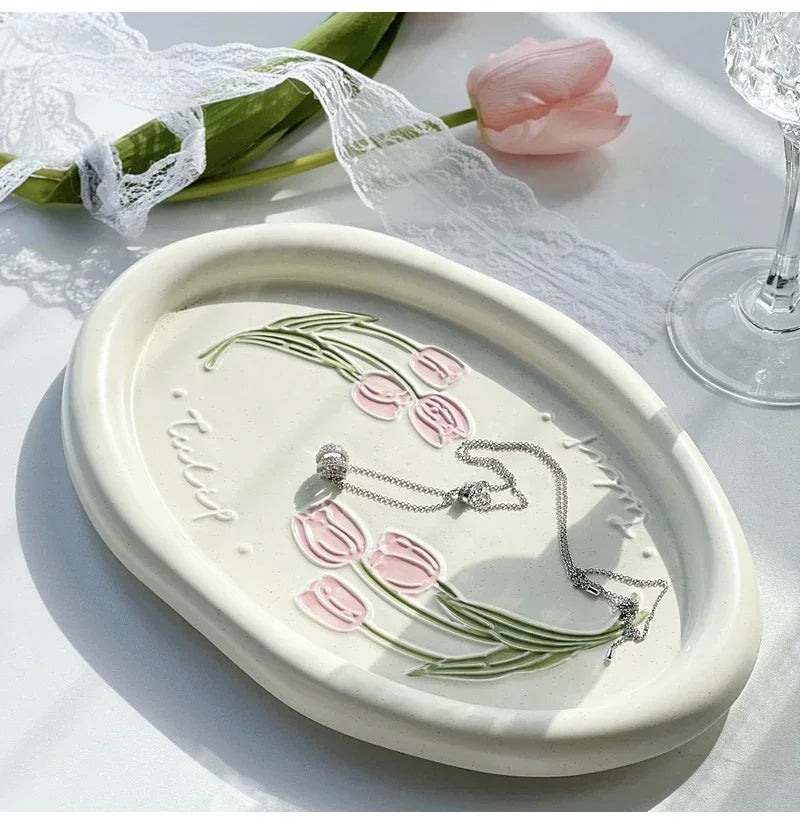 French Retro Relief Tulip Ceramic Jewelry Tray Exquisite High-value Jewelry Plate Light Luxury Dessert Plate Photo Display Dish