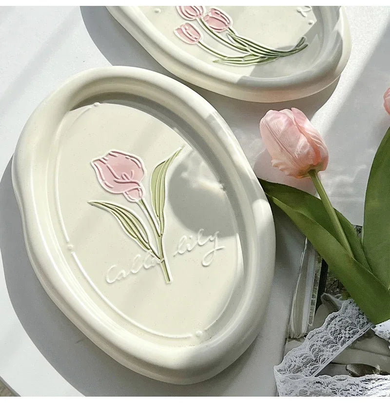 French Retro Relief Tulip Ceramic Jewelry Tray Exquisite High-value Jewelry Plate Light Luxury Dessert Plate Photo Display Dish