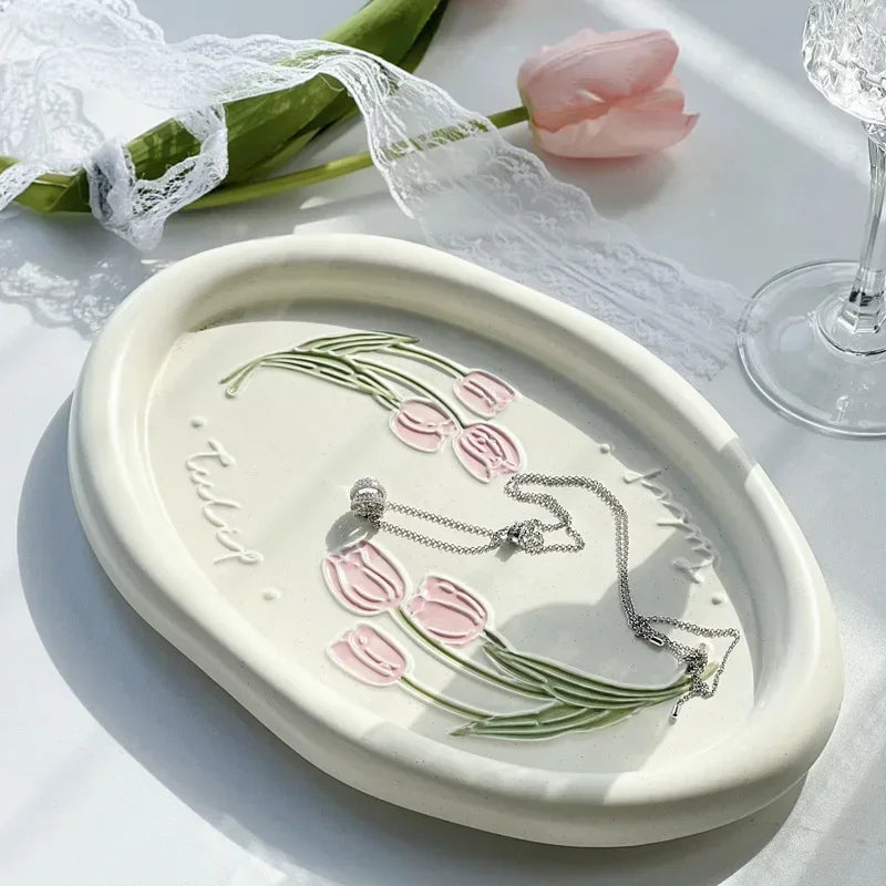 French Retro Relief Tulip Ceramic Jewelry Tray Exquisite High-value Jewelry Plate Light Luxury Dessert Plate Photo Display Dish