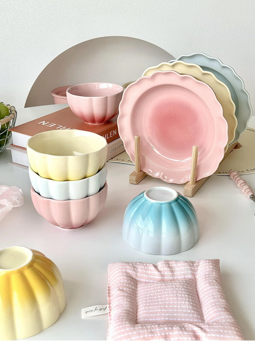 Cute Blush Gradient Plate Dessert Fruits and Vegetables Plate Yogurt Rice Bowl Underglaze Ceramic Tableware Set