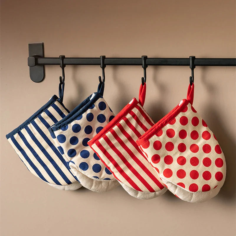 Style Polka Dot Heat-Resistant Oven Mitts for Home