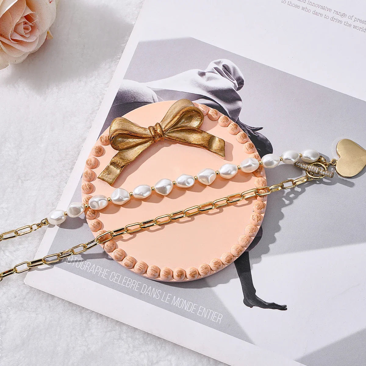 Round Gold Bow Painted Distressed Creative Bow Resin Plate for Decoration